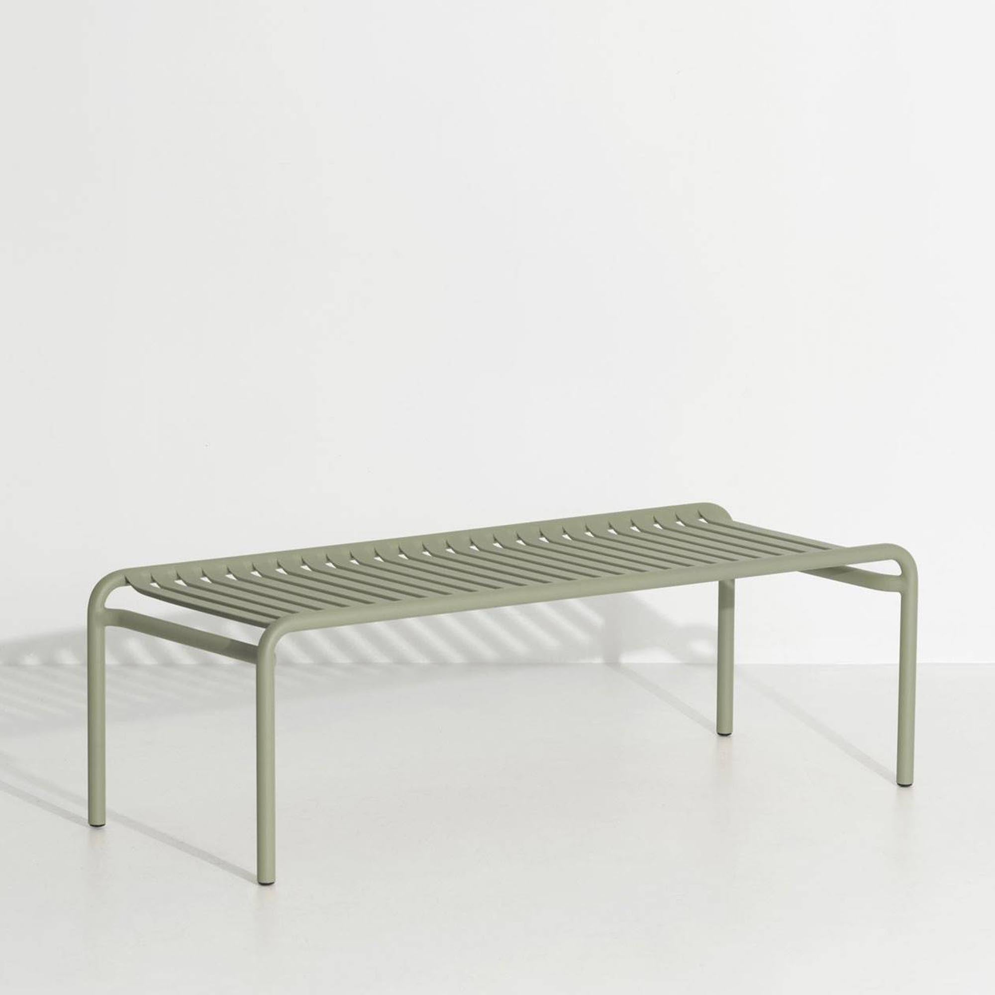 Grosser Week-End Tisch: Modernes Highlight für Ihre Outdoor-Oase.