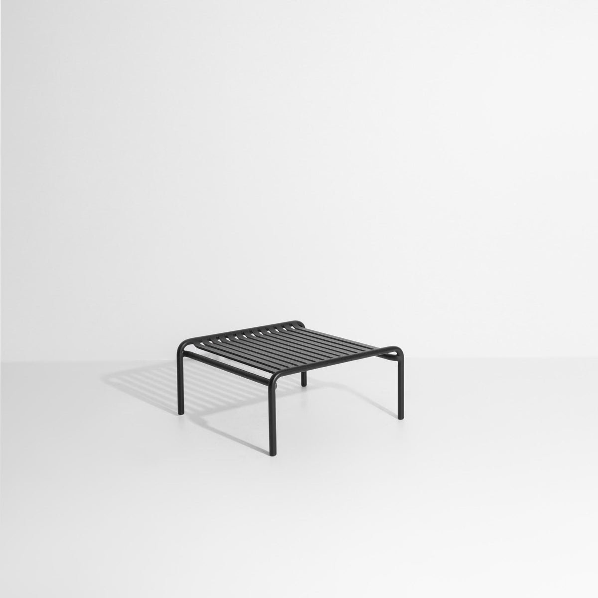 Week-End Coffee Table small in Black präsentiert im Onlineshop von KAQTU Design AG. Loungetisch ist von Petite Friture