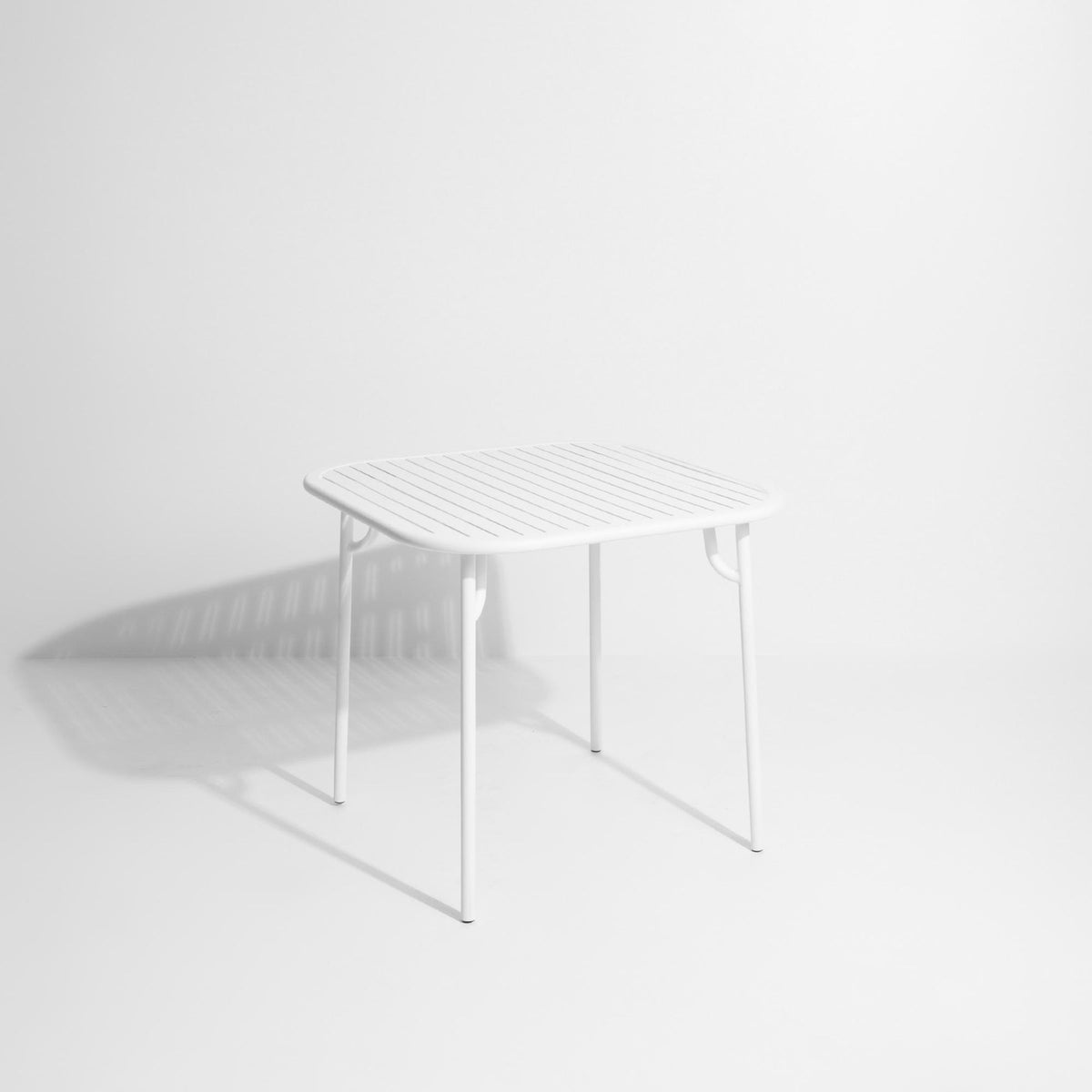 Week-End Coffee Table small in White präsentiert im Onlineshop von KAQTU Design AG. Loungetisch ist von Petite Friture