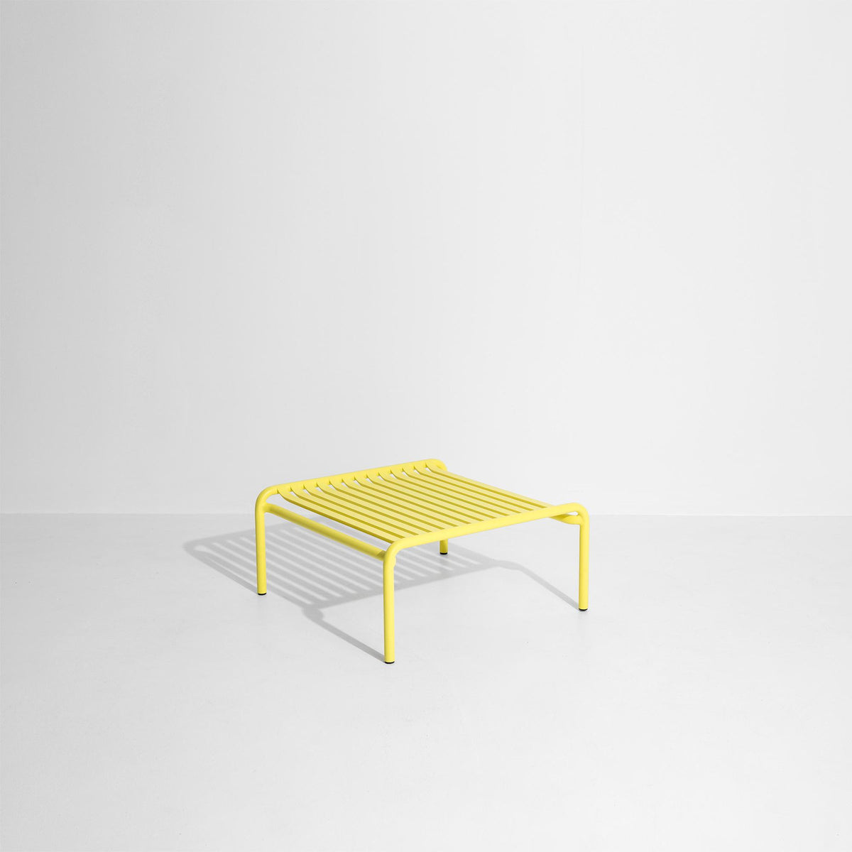 Week-End Coffee Table small in Yellow präsentiert im Onlineshop von KAQTU Design AG. Loungetisch ist von Petite Friture