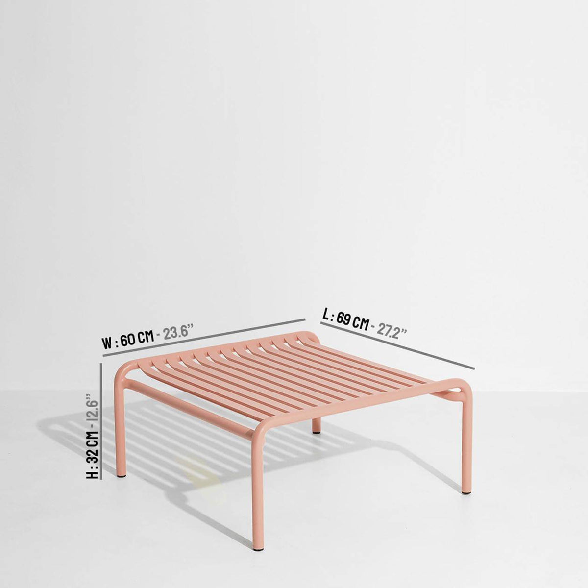 Week-End Coffee Table small in Blush präsentiert im Onlineshop von KAQTU Design AG. Loungetisch ist von Petite Friture