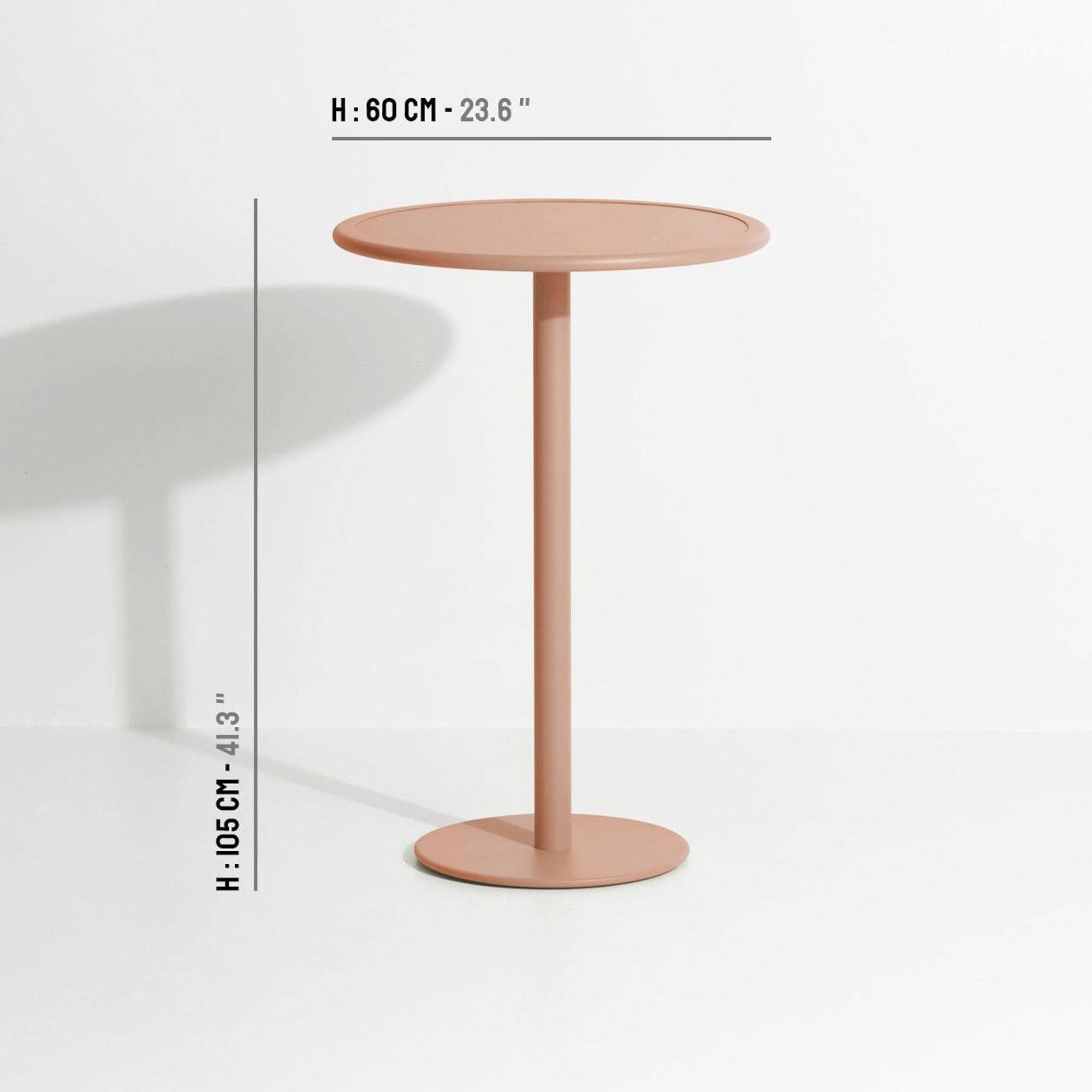 Stilvoller Bartisch für gesellige Runden im Freien von Petite Friture.