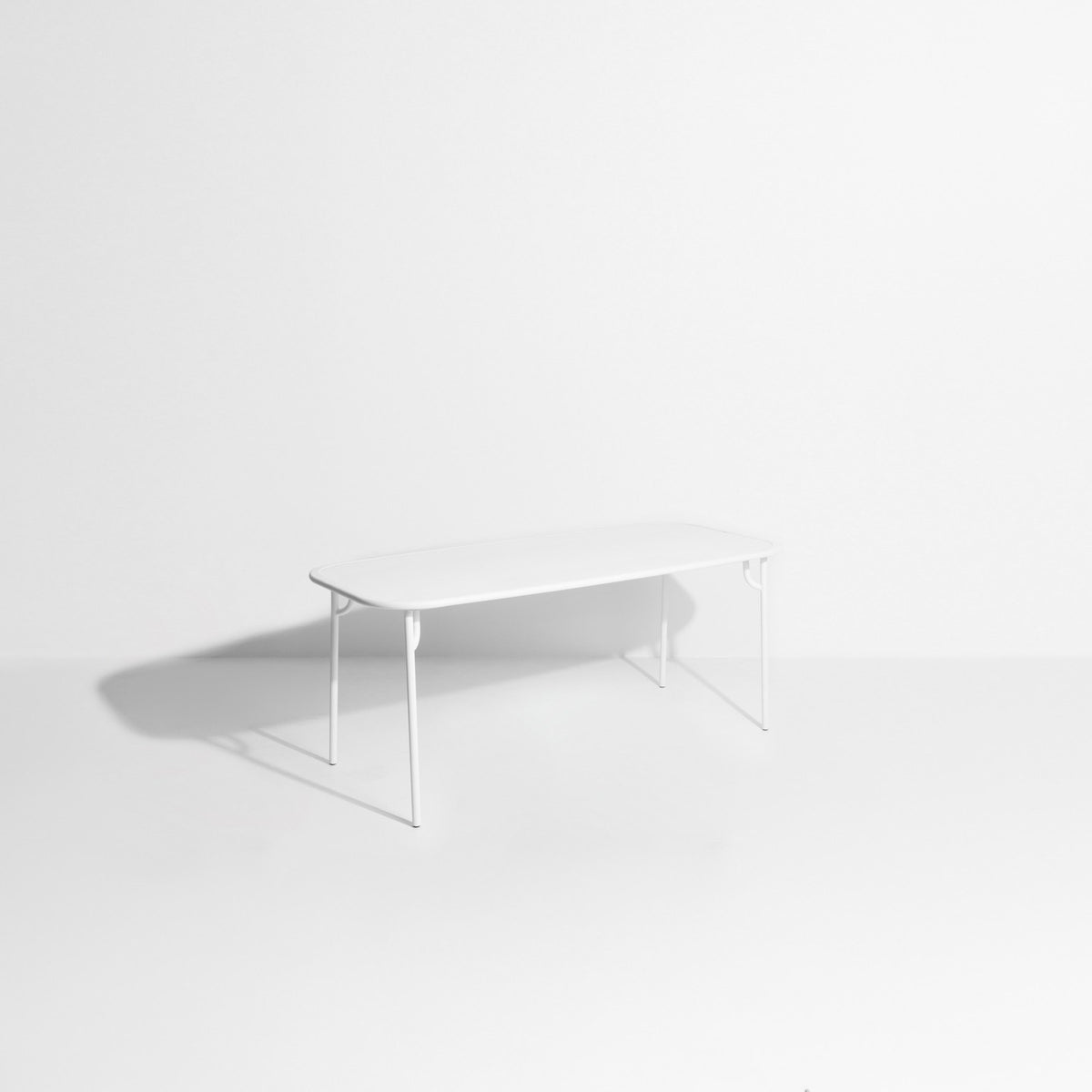 Week-End Tisch Medium in White präsentiert im Onlineshop von KAQTU Design AG. Gartentisch ist von Petite Friture