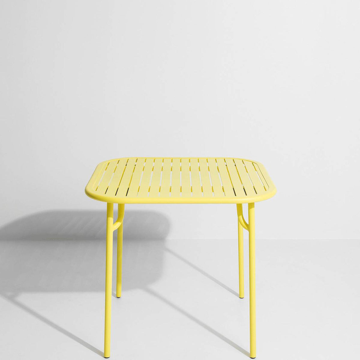 Week-End Tisch Small in Yellow präsentiert im Onlineshop von KAQTU Design AG. Gartentisch ist von Petite Friture