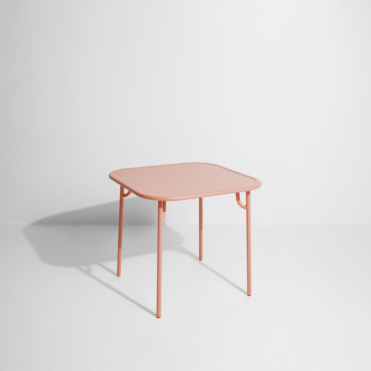 Week-End Tisch Small in Blush präsentiert im Onlineshop von KAQTU Design AG. Gartentisch ist von Petite Friture