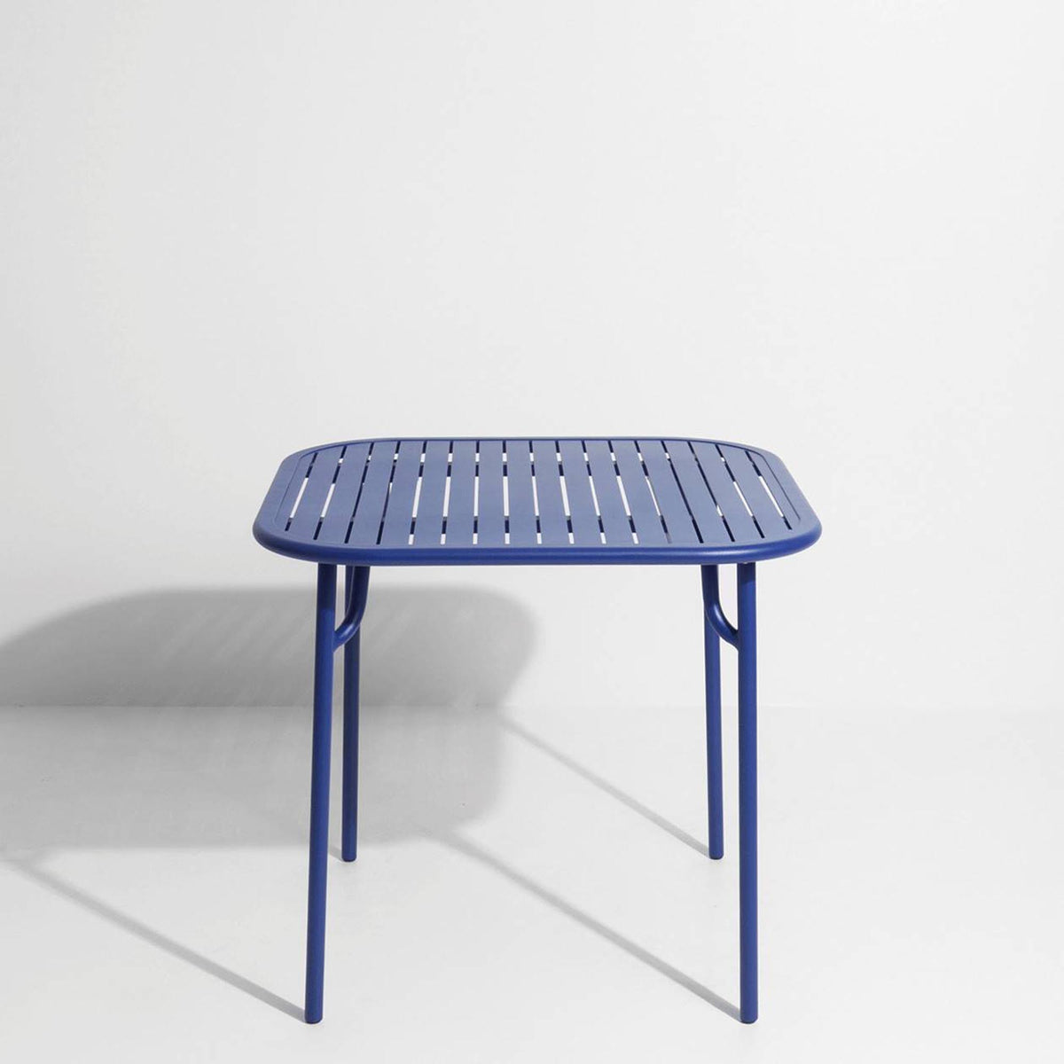Week-End Tisch Small in Blue präsentiert im Onlineshop von KAQTU Design AG. Gartentisch ist von Petite Friture