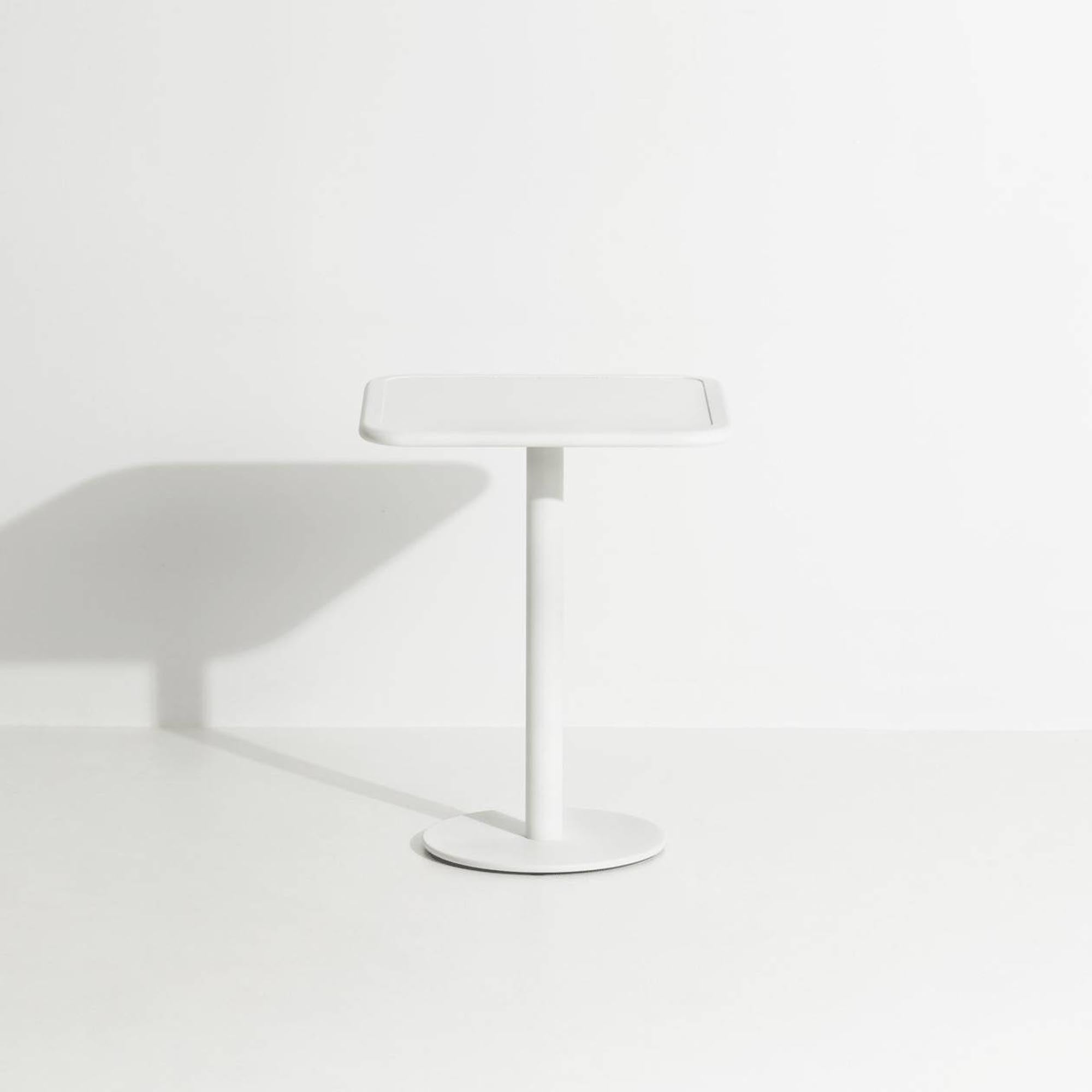 Eleganter Week-End Tisch von Petite Friture für stilvolle Gärten.