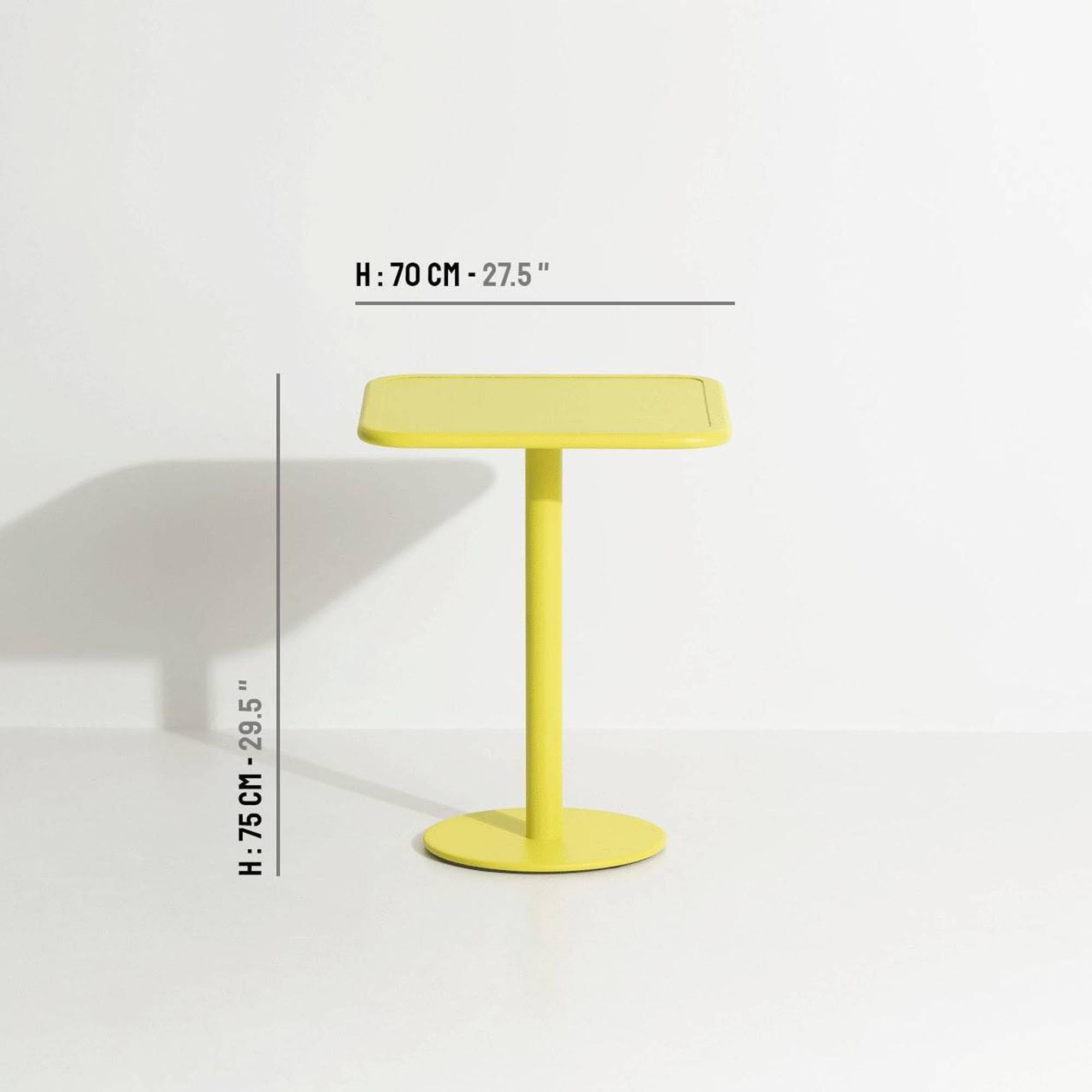 Eleganter Week-End Tisch von Petite Friture für stilvolle Gärten.