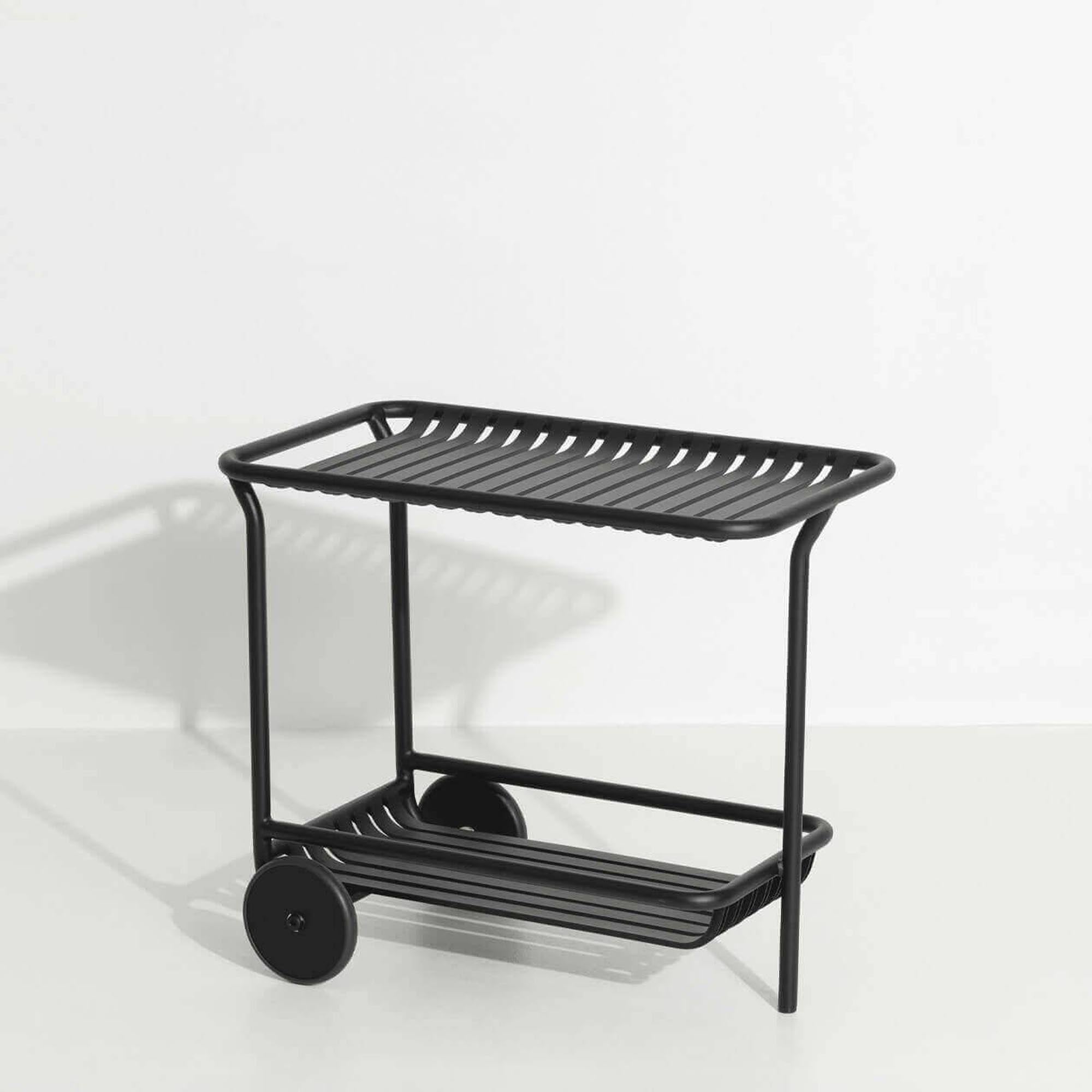 Der Week-End Trolley von Petite Friture kombiniert stilvolles Design mit praktischen Features, ideal für stilbewusste Reisende.