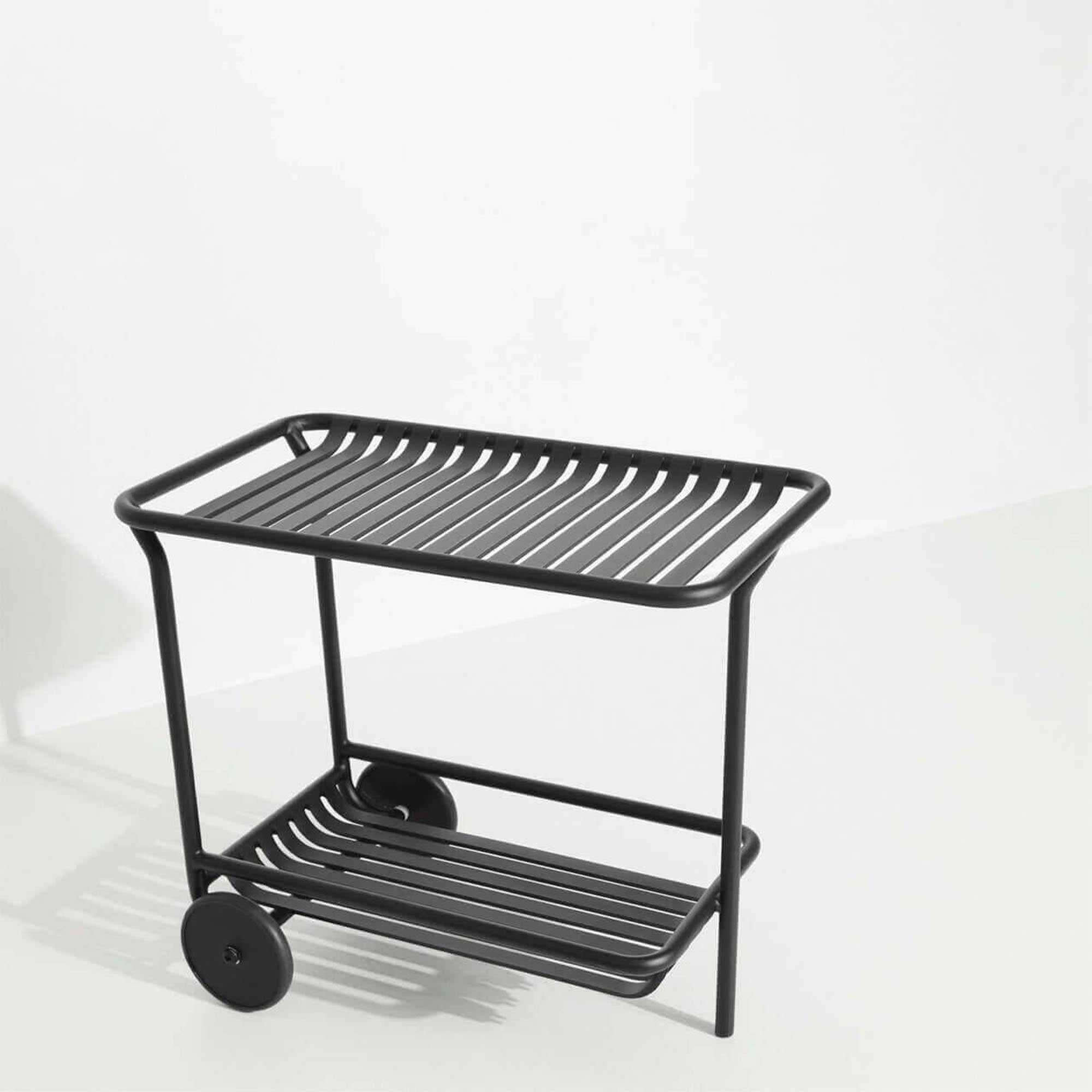 Der Week-End Trolley von Petite Friture vereint elegantes Design und Funktionalität, perfekt für anspruchsvolle Reisende auf Kurztrips.