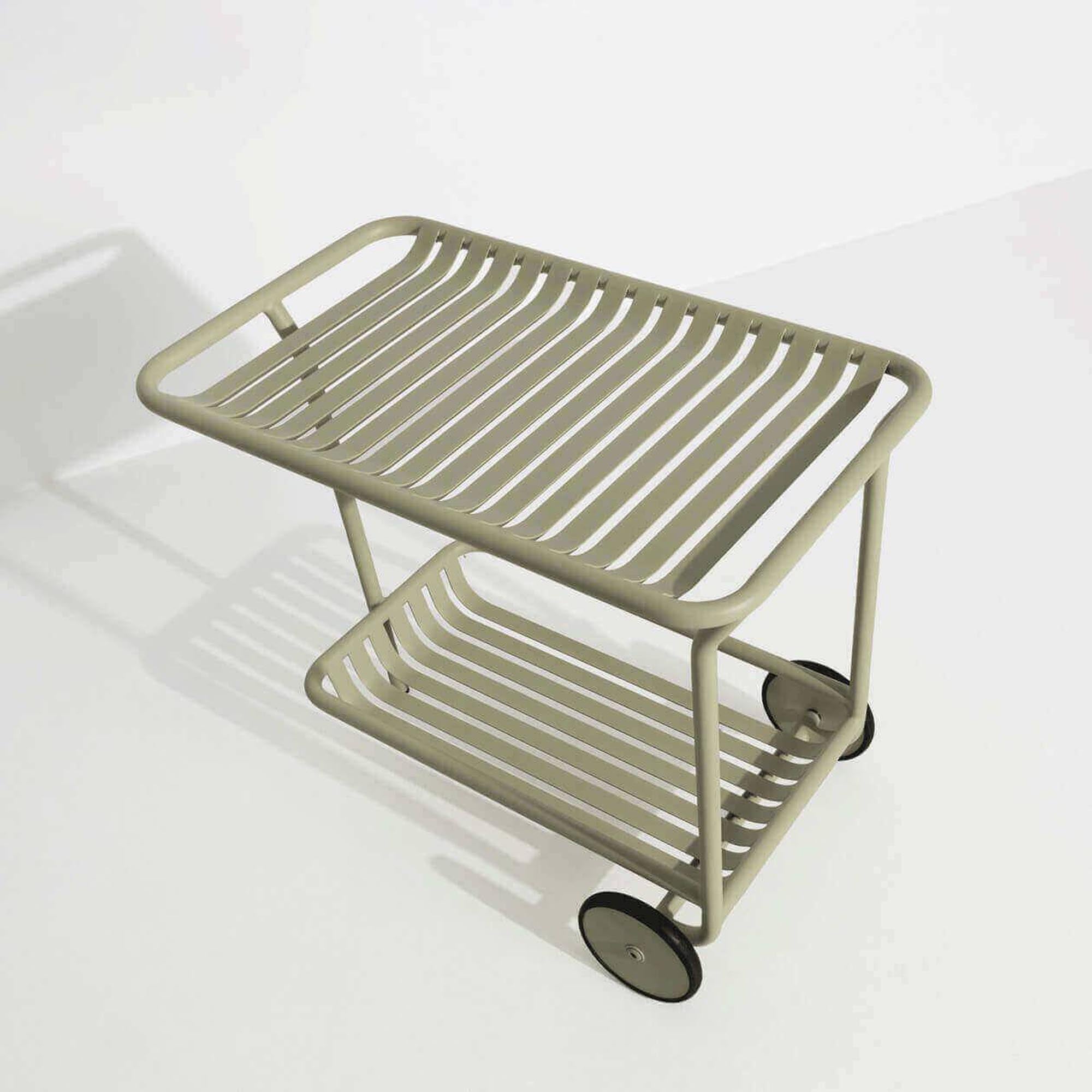 Moderner Week-End Trolley von Petite Friture für trendige Ausflüge.