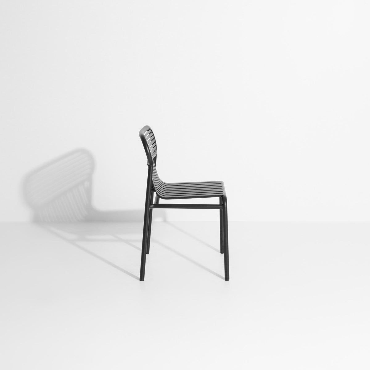 Week-End Gartenstuhl in Black präsentiert im Onlineshop von KAQTU Design AG. Gartenstuhl ist von Petite Friture