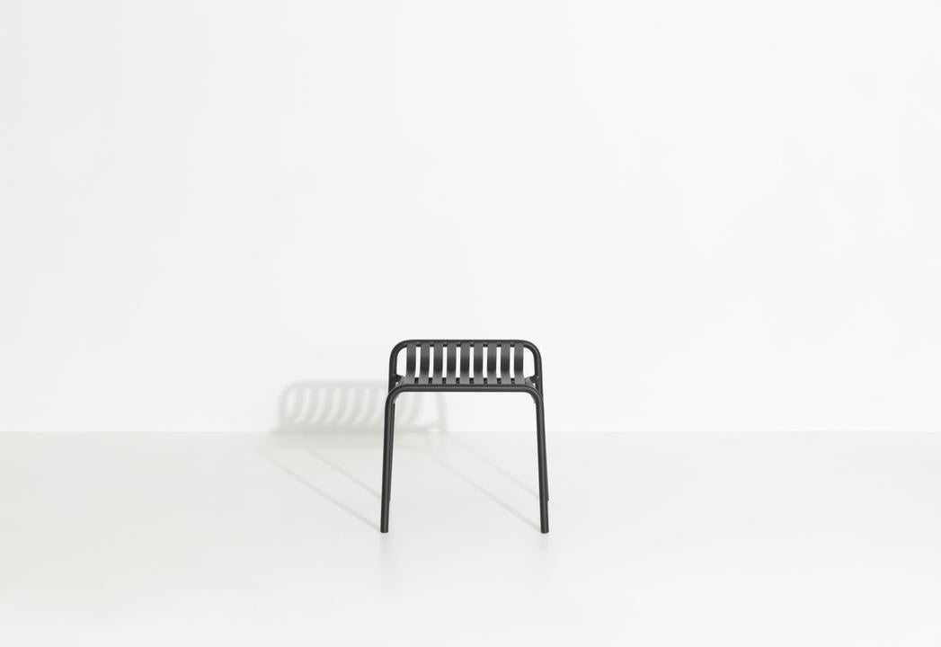 Week-End Gartenhocker in Black präsentiert im Onlineshop von KAQTU Design AG. Hocker Outdoor ist von Petite Friture