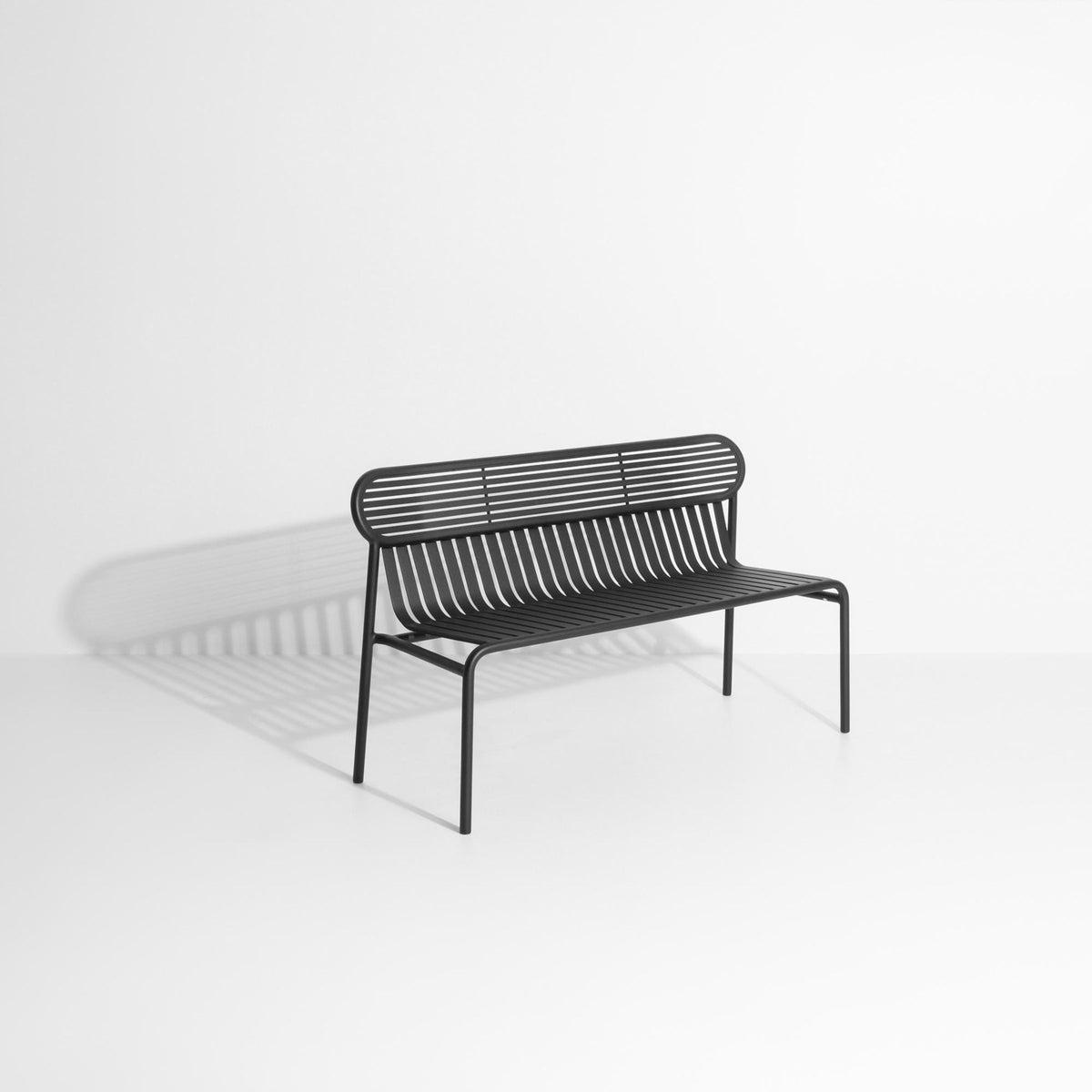 Week-End Gartenbank in Black präsentiert im Onlineshop von KAQTU Design AG. Gartenbank ist von Petite Friture