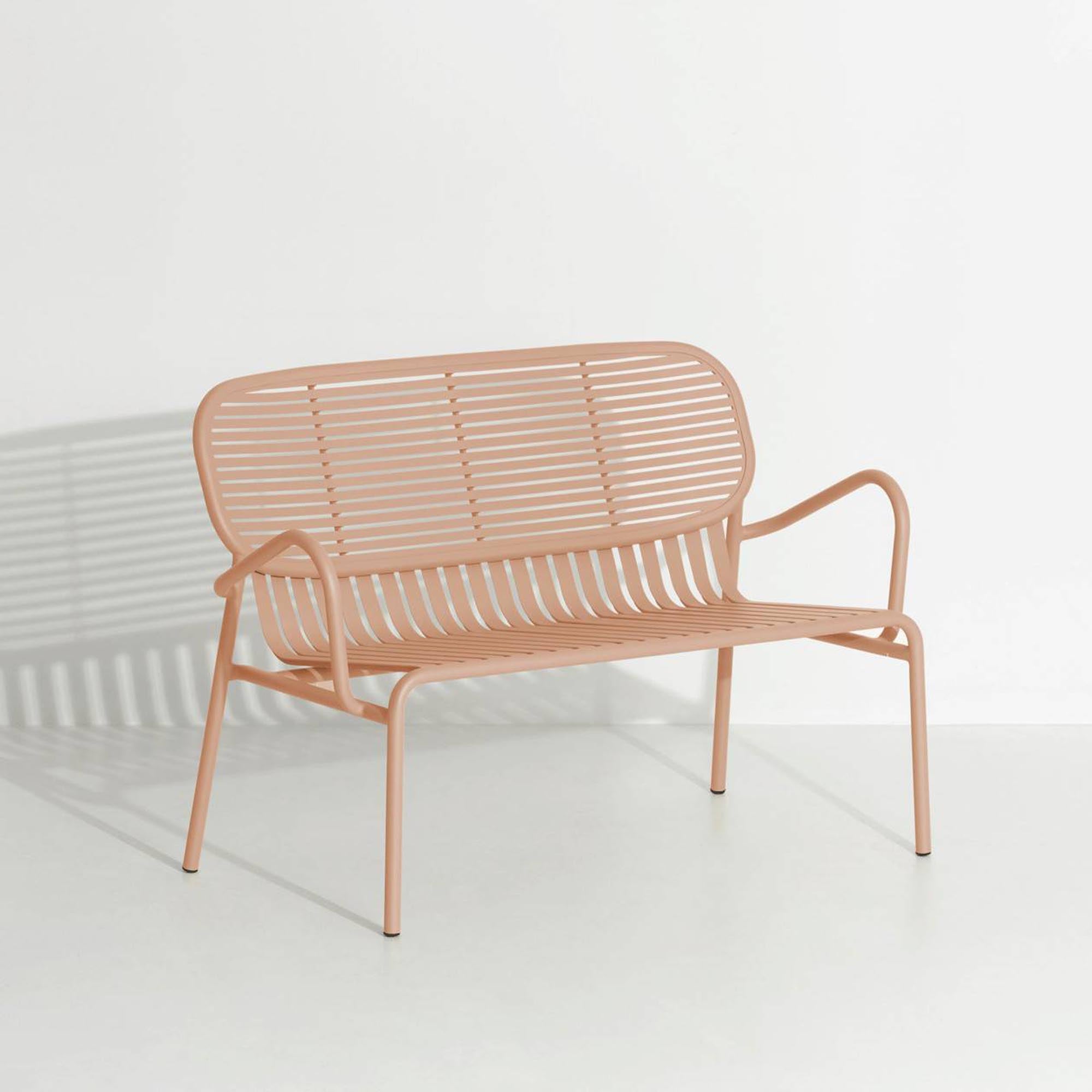 Elegante Week-End Gartenbank mit Armlehnen von Petite Friture.