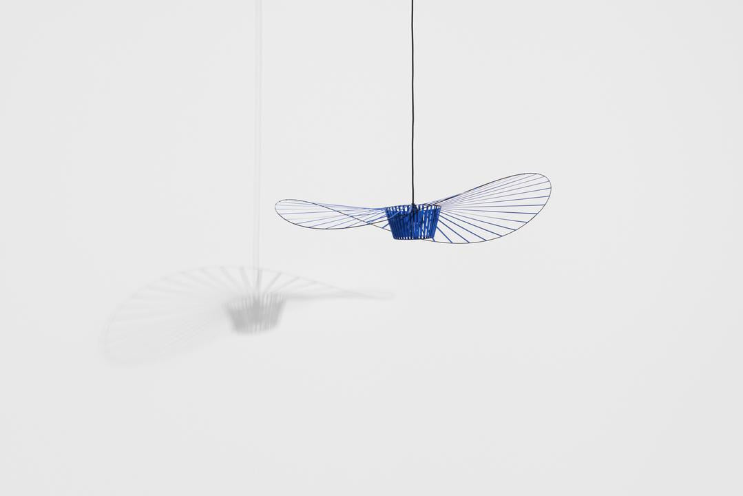 Vertigo Pendelleuchte in Cobalt präsentiert im Onlineshop von KAQTU Design AG. Pendelleuchte ist von Petite Friture
