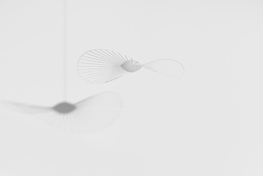 Vertigo Nova Pendelleuchte in White präsentiert im Onlineshop von KAQTU Design AG. Pendelleuchte ist von Petite Friture