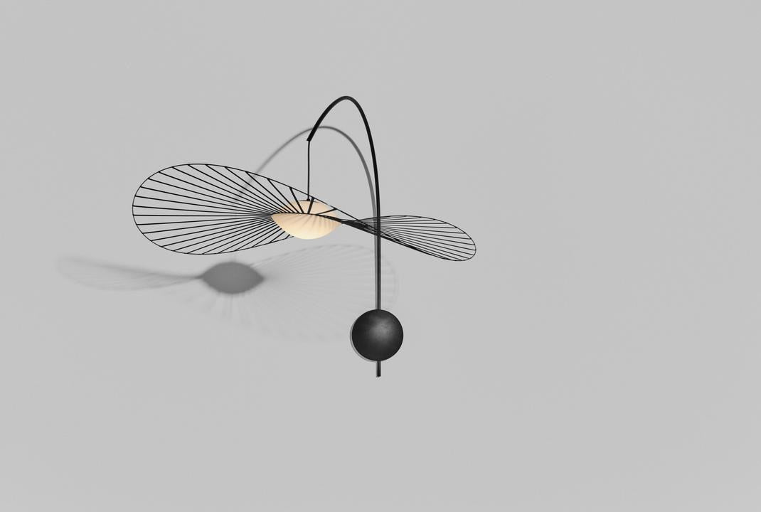 Vertigo Nova Wandleuchte in Black präsentiert im Onlineshop von KAQTU Design AG. Wandleuchte ist von Petite Friture