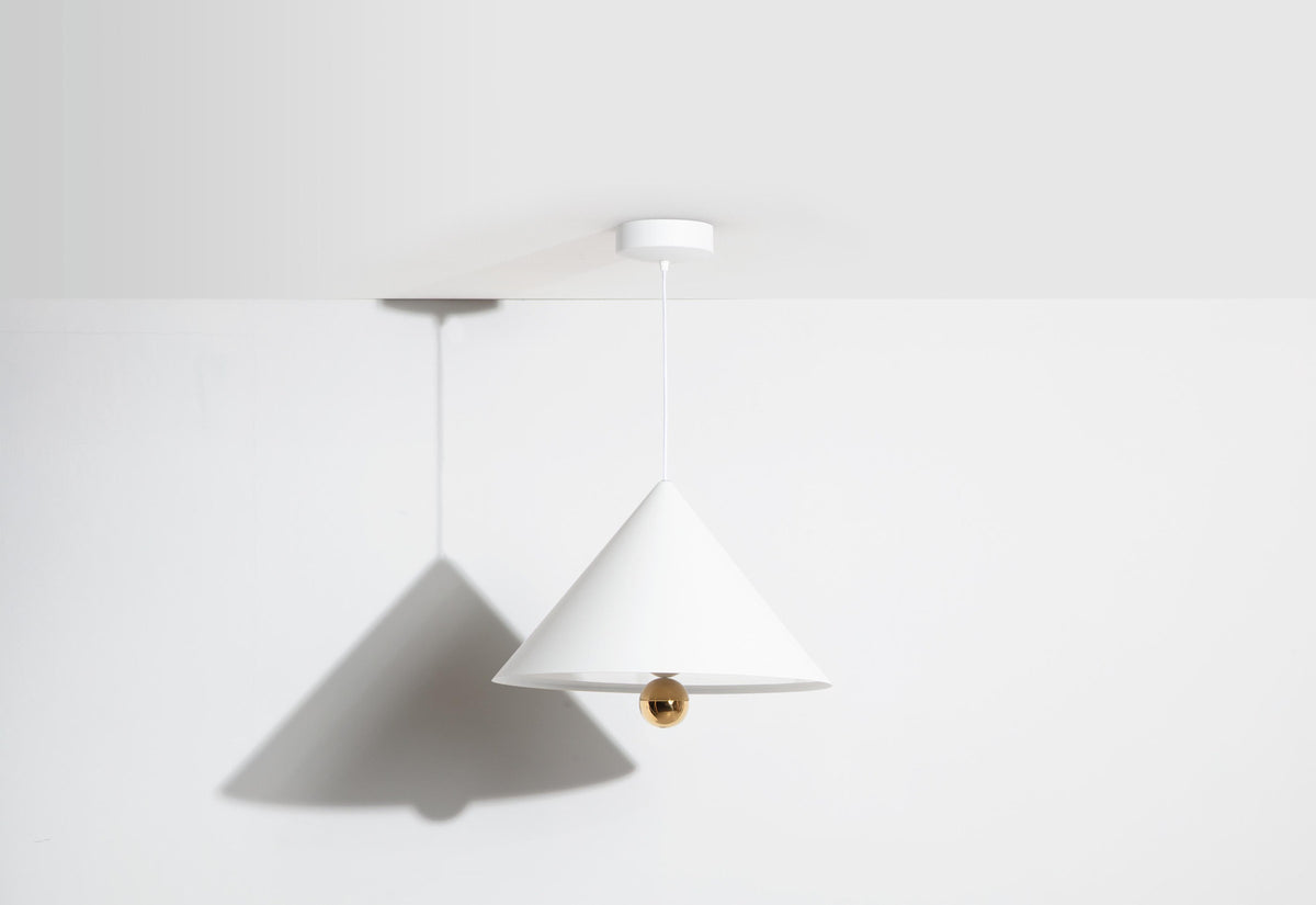 Cherry Pendelleuchte Large in White präsentiert im Onlineshop von KAQTU Design AG. Pendelleuchte ist von Petite Friture