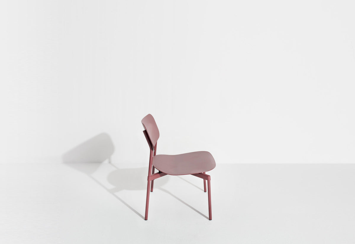 Fromme Lounge chair in Brown Red präsentiert im Onlineshop von KAQTU Design AG. Sessel mit Armlehnen ist von Petite Friture