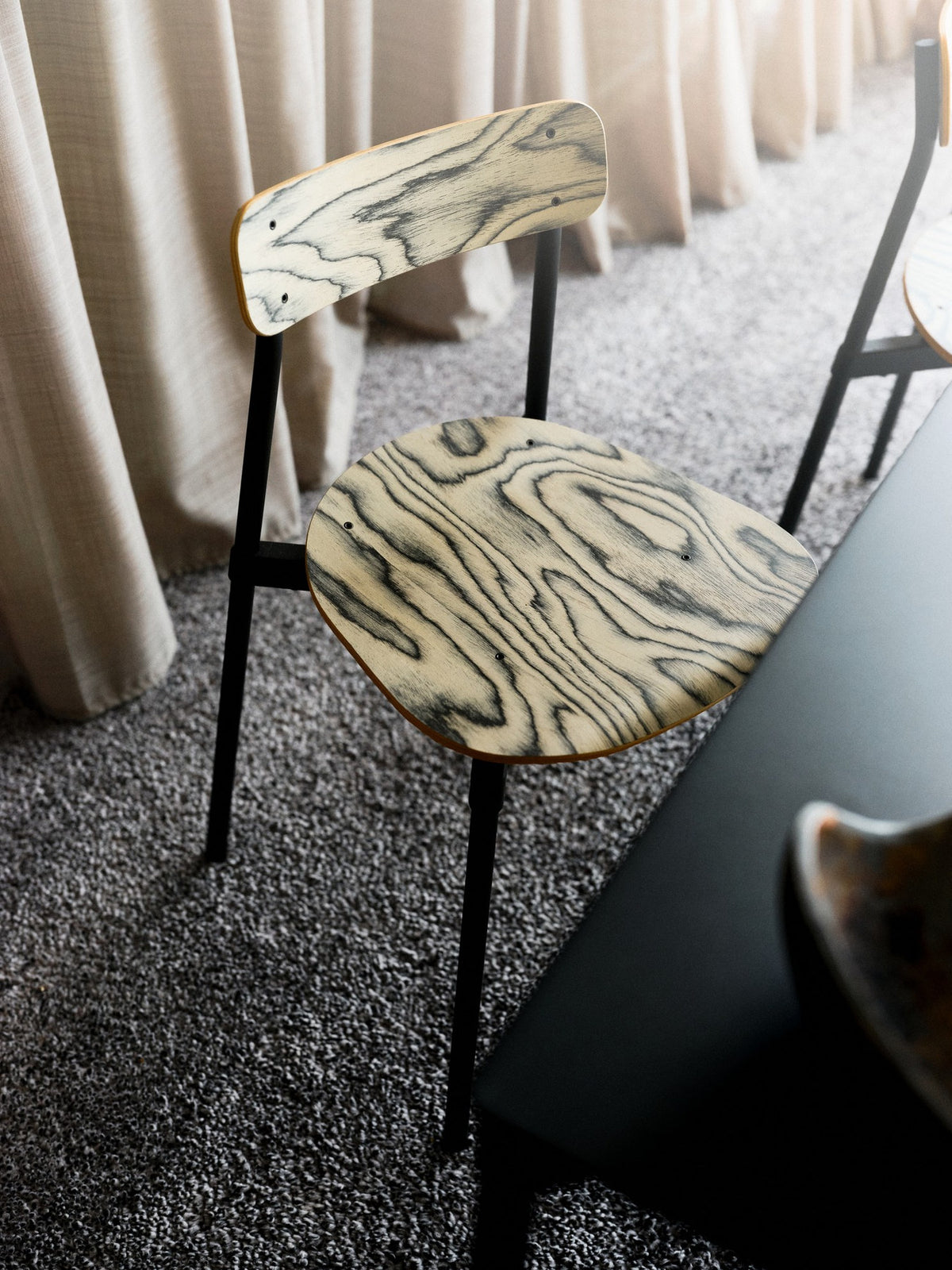 Fromme Barstuhl in Ivory präsentiert im Onlineshop von KAQTU Design AG. Hocker Outdoor ist von Petite Friture