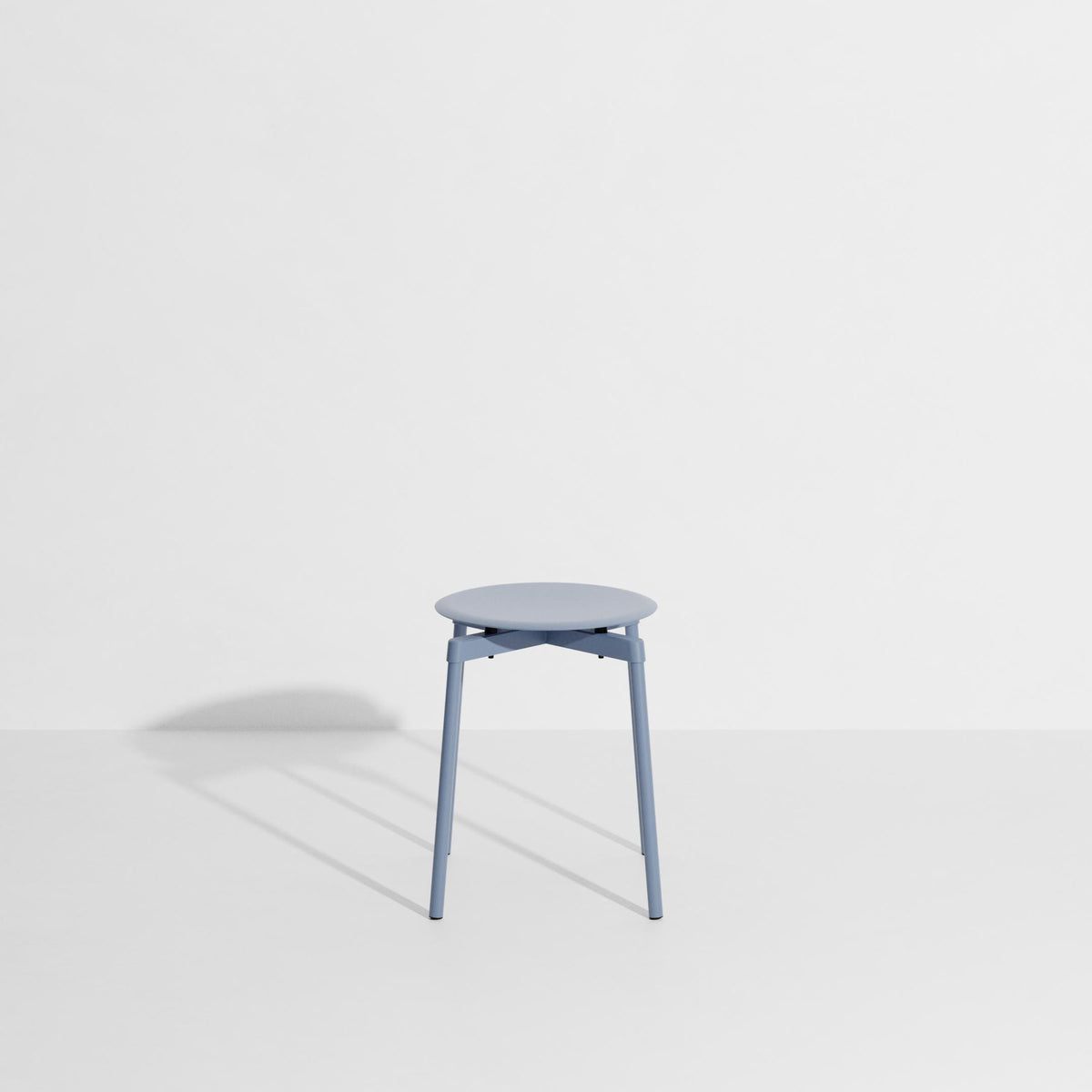 Fromme Barstuhl in Pigeon Blue präsentiert im Onlineshop von KAQTU Design AG. Hocker Outdoor ist von Petite Friture
