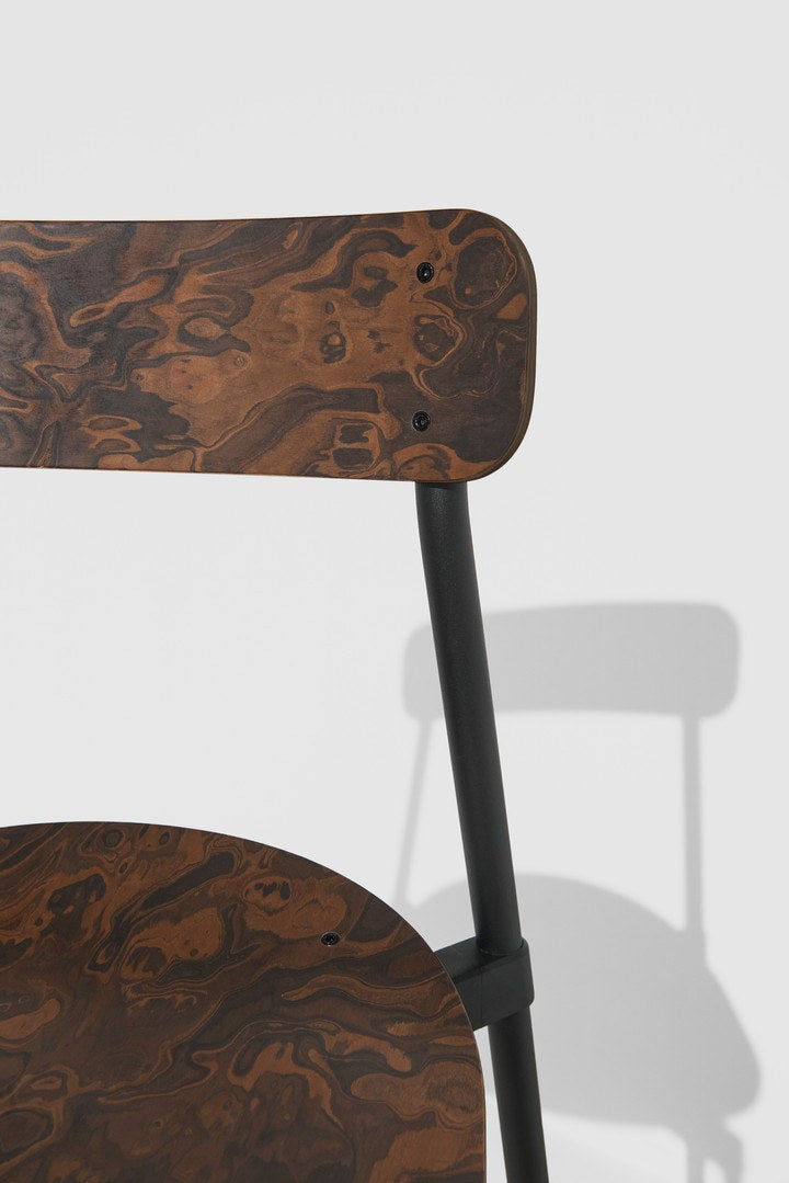 Fromme Wood Stuhl in Red Brown präsentiert im Onlineshop von KAQTU Design AG. Gartenstuhl ist von Petite Friture