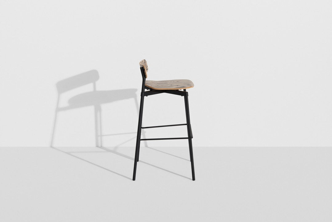 Fromme Wood Barstuhl in Black with Alpi präsentiert im Onlineshop von KAQTU Design AG. Barhocker ist von Petite Friture