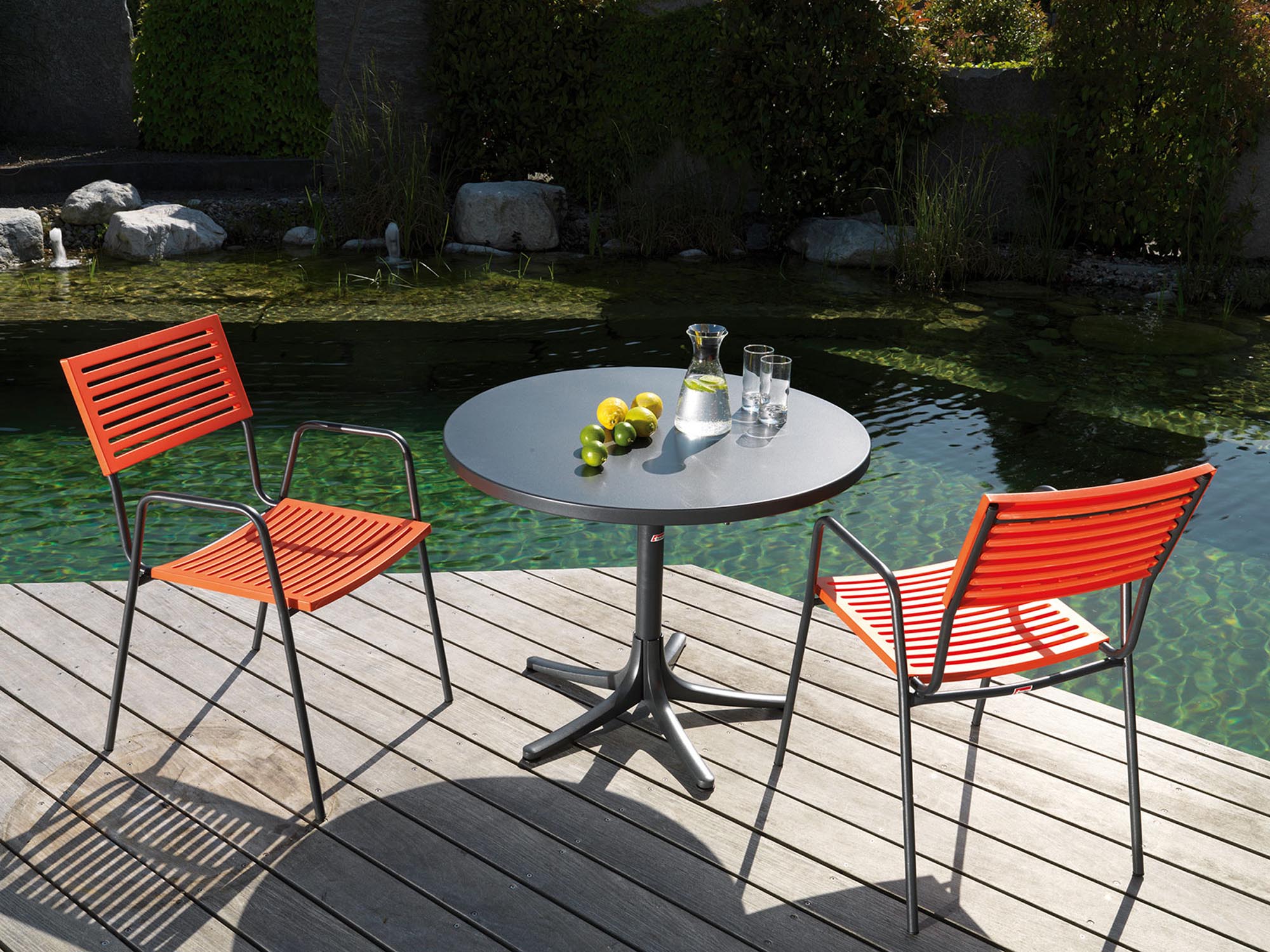 Metalltisch Arbon ⌀ 117: Stilvoller Mittelpunkt für Ihren Aussenbereich.