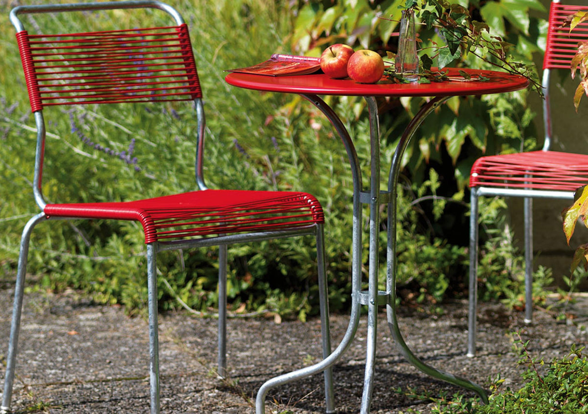 St. Moritz Metall-Gartentisch ø60 in Rot präsentiert im Onlineshop von KAQTU Design AG. Gartentisch ist von Schaffner
