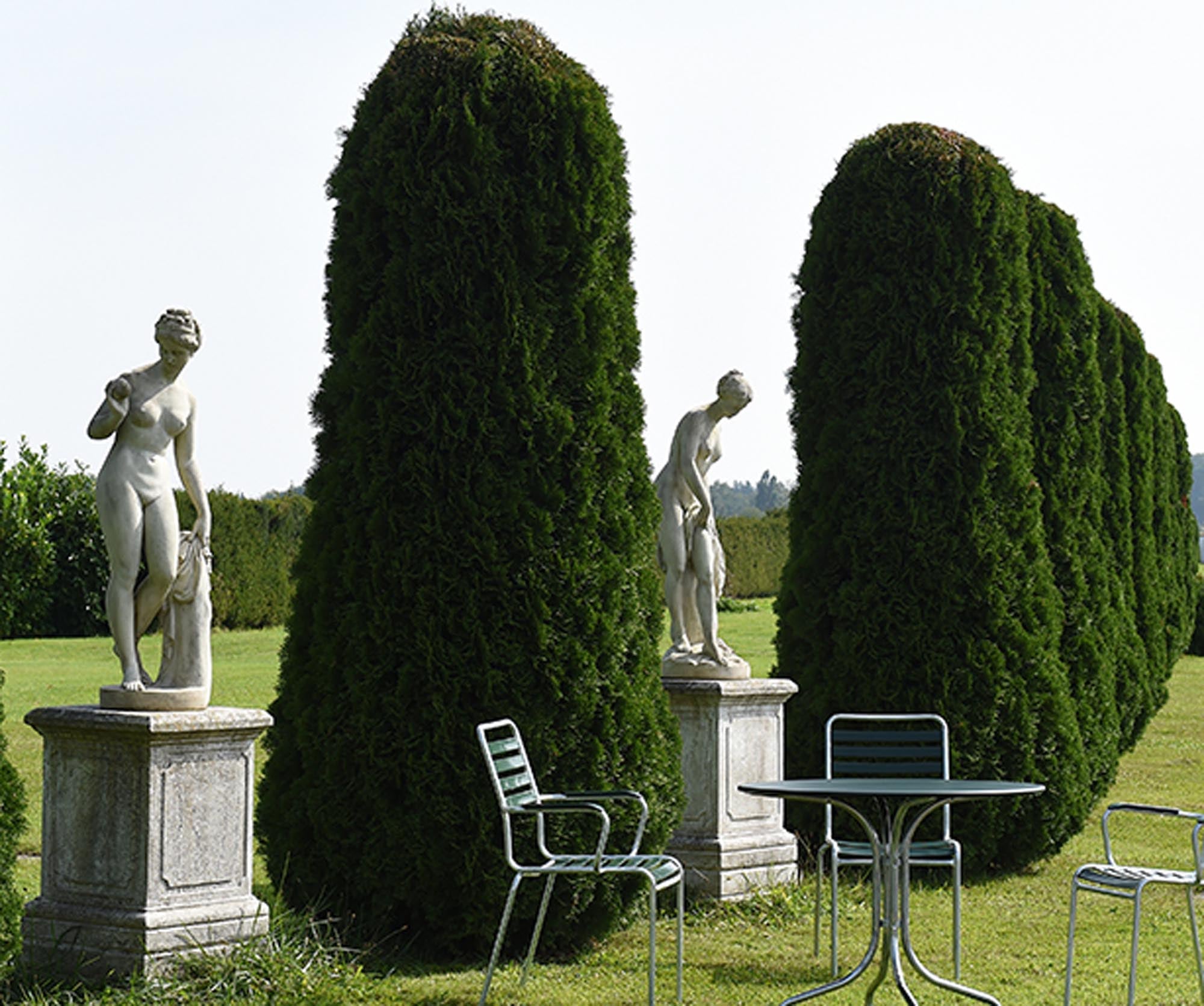 St. Moritz Metall-Gartentisch ø90 von Schaffner – eleganter, wetterfester Rundtisch aus Stahl, perfekt für kleine Gärten, Terrassen und gastronomische Außenbereiche.