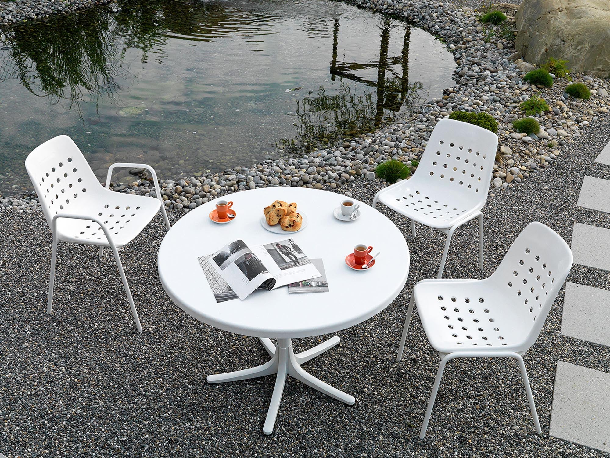 Entdecken Sie den langlebigen Fiberglastisch Schaffhausen ⌀ 100 von Schaffner – wetterfest, modernes Design, Schweizer Qualität, UV- & hitzebeständig für Garten & Terrasse.