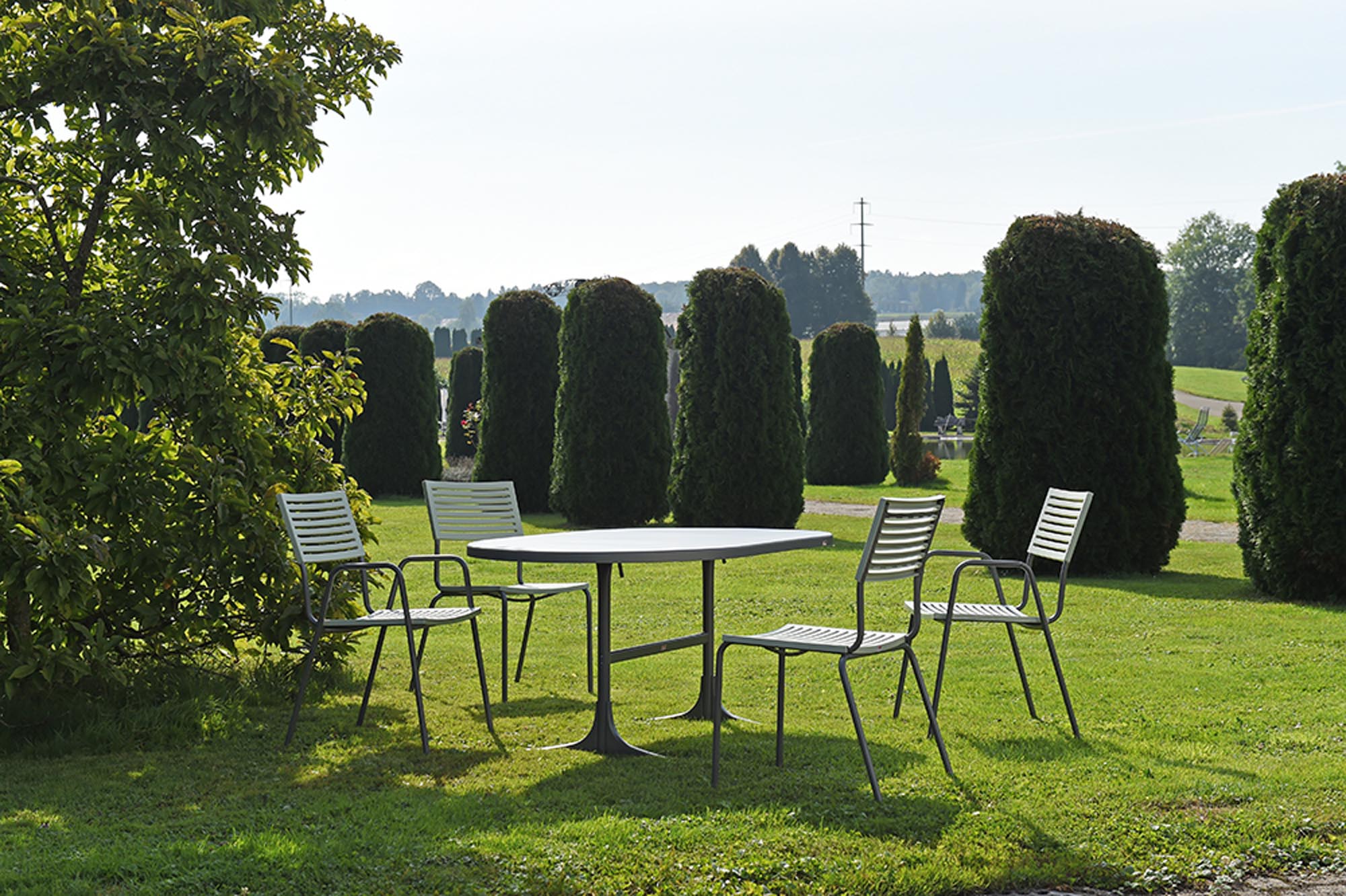 Schaffhausen Glasfaser-Gartentisch 160x95 oval klappbar in Alusilber präsentiert im Onlineshop von KAQTU Design AG. Gartentisch ist von Schaffner