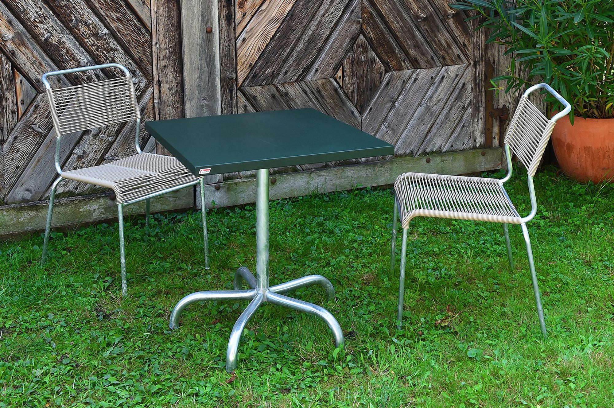 Säntis Metall-Gartentisch 80x80 klappbar in Tannengrün präsentiert im Onlineshop von KAQTU Design AG. Gartentisch ist von Schaffner