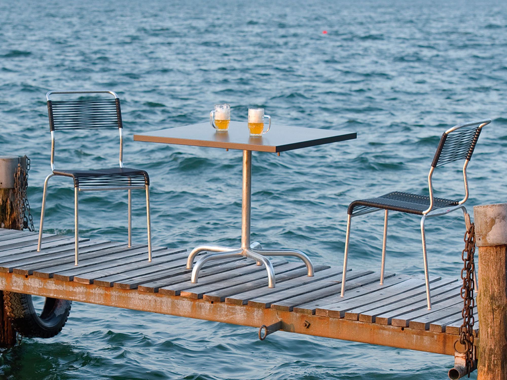 Säntis Metall-Gartentisch 80x80 klappbar in Champagner präsentiert im Onlineshop von KAQTU Design AG. Gartentisch ist von Schaffner