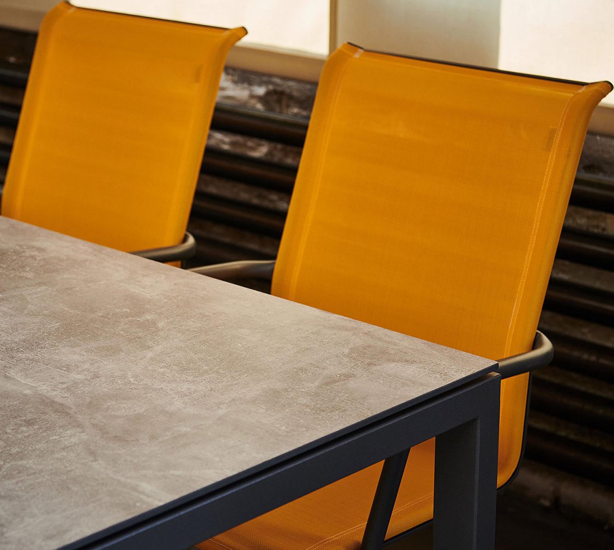 Hochwertiger Luzern Glasfaser-Gartentisch 220x100 cm von Schaffner: wetterfest, langlebig, anpassbar, modernes Design, Schweizer Qualität für Garten & Terrasse.