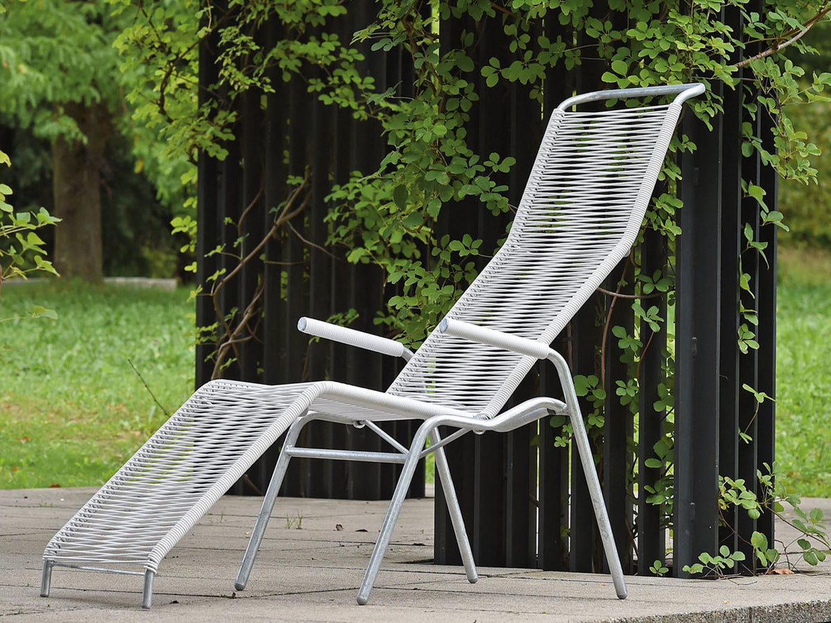 Säntis Spaghetti Liegestuhl in Weiss präsentiert im Onlineshop von KAQTU Design AG. Liegestuhl ist von Schaffner