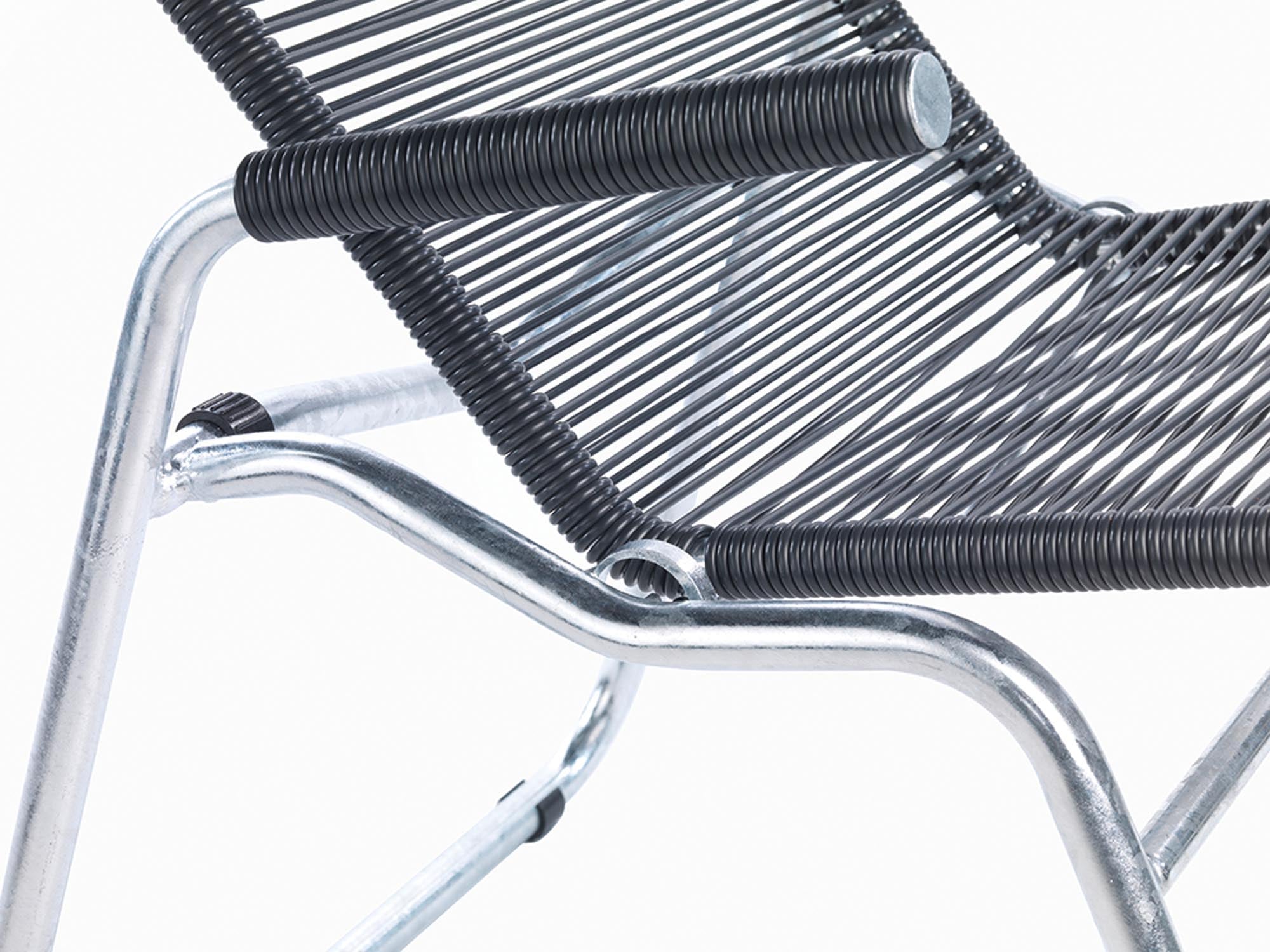Liege Brissago Spaghetti in Anthrazit präsentiert im Onlineshop von KAQTU Design AG. Liegestuhl ist von Schaffner