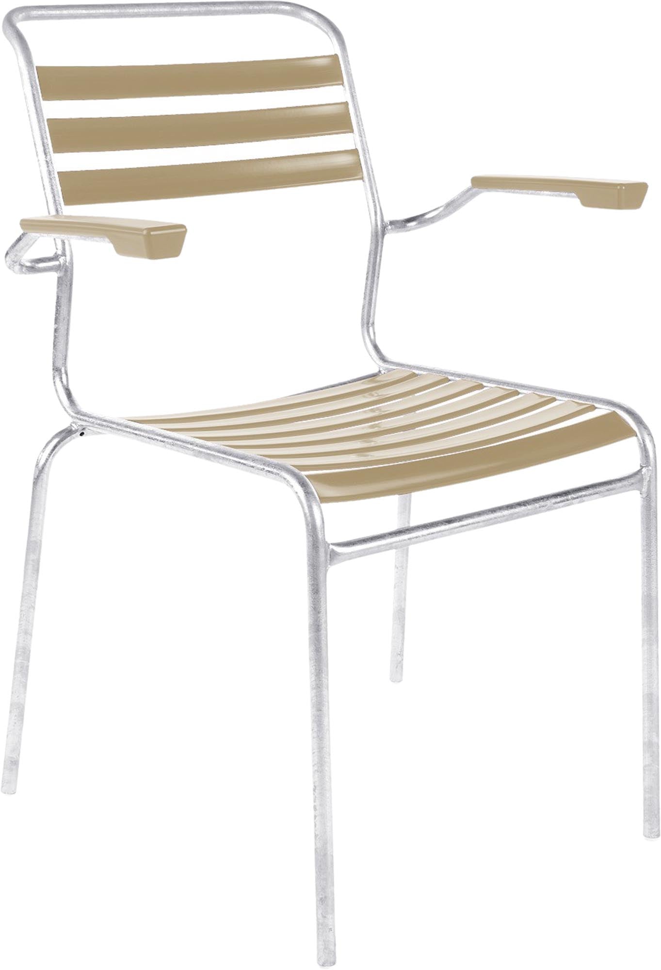 Säntis Lättli-Gartenstuhl mit Armlehne in Pastellbraun präsentiert im Onlineshop von KAQTU Design AG. Gartenstuhl mit Armlehnen ist von Schaffner