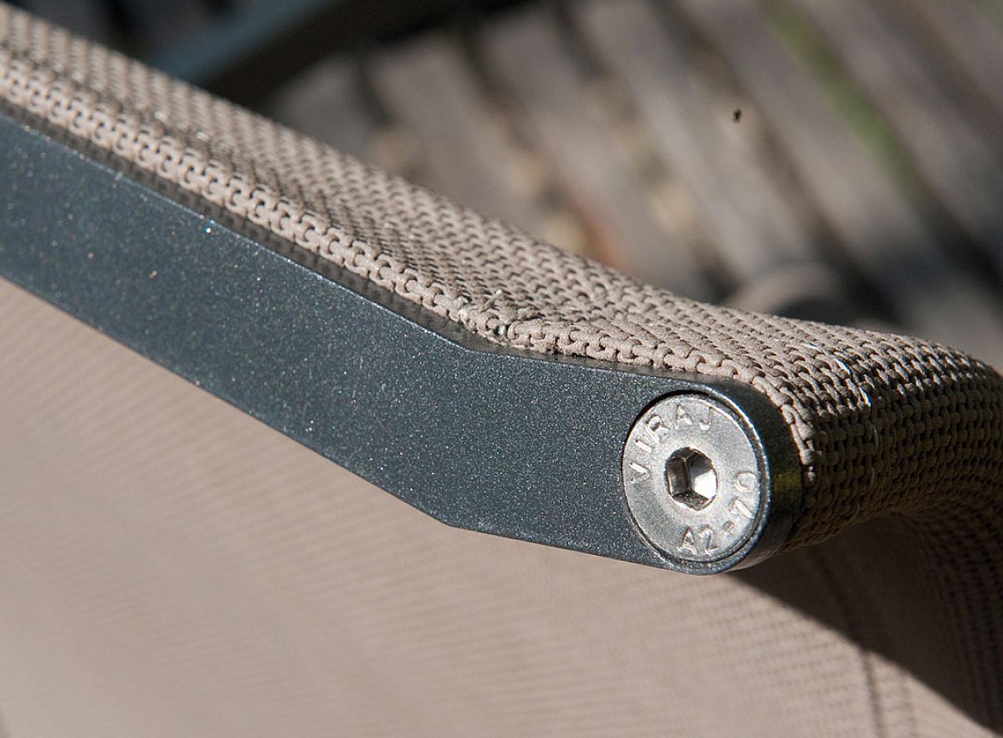 Luzern Textil-Gartenstuhl mit Armlehne in Sand präsentiert im Onlineshop von KAQTU Design AG. Gartenstuhl mit Armlehnen ist von Schaffner