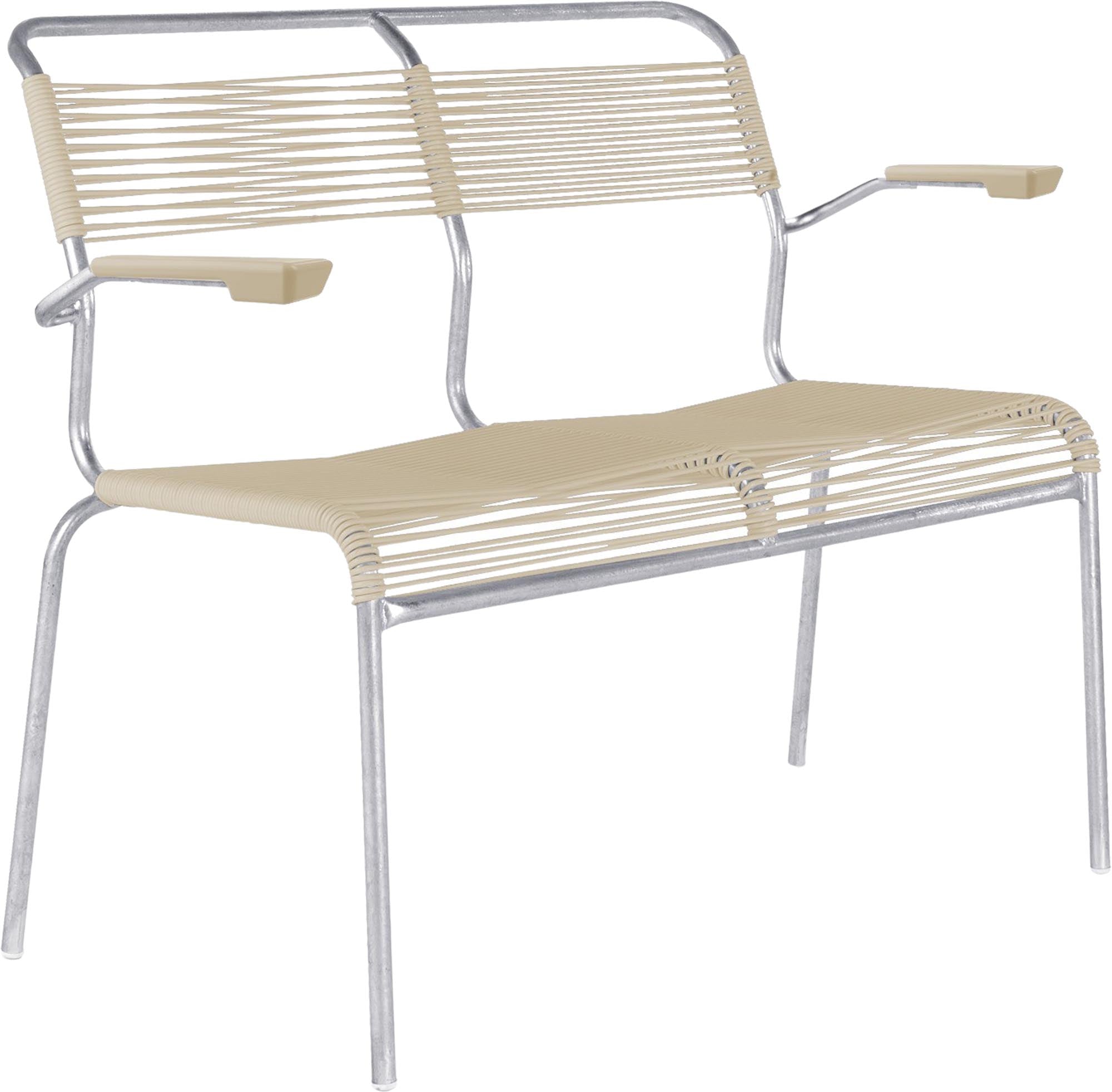 Komfortable Spaghetti-Bank Säntis 2er mit Armlehnen von Schaffner.