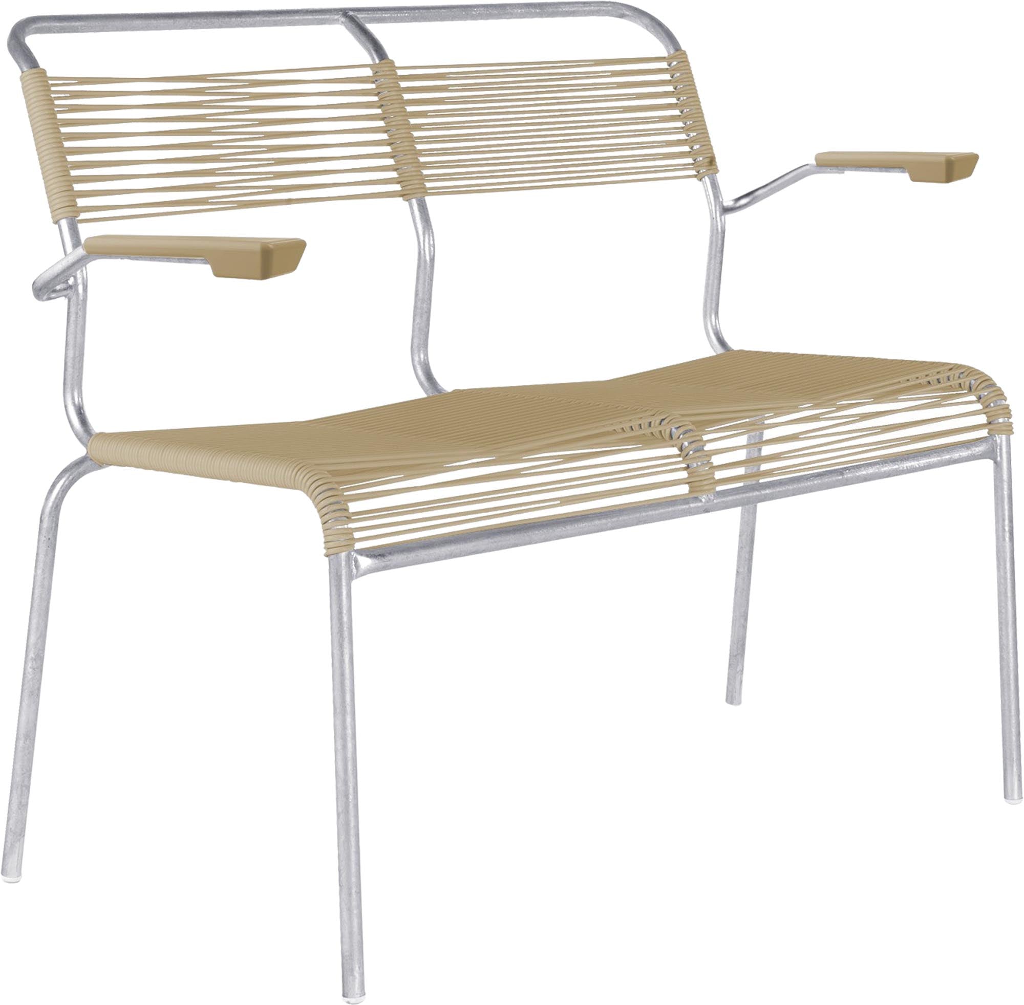 Elegante Säntis 2er Bank mit Armlehnen von Schaffner für draussen.