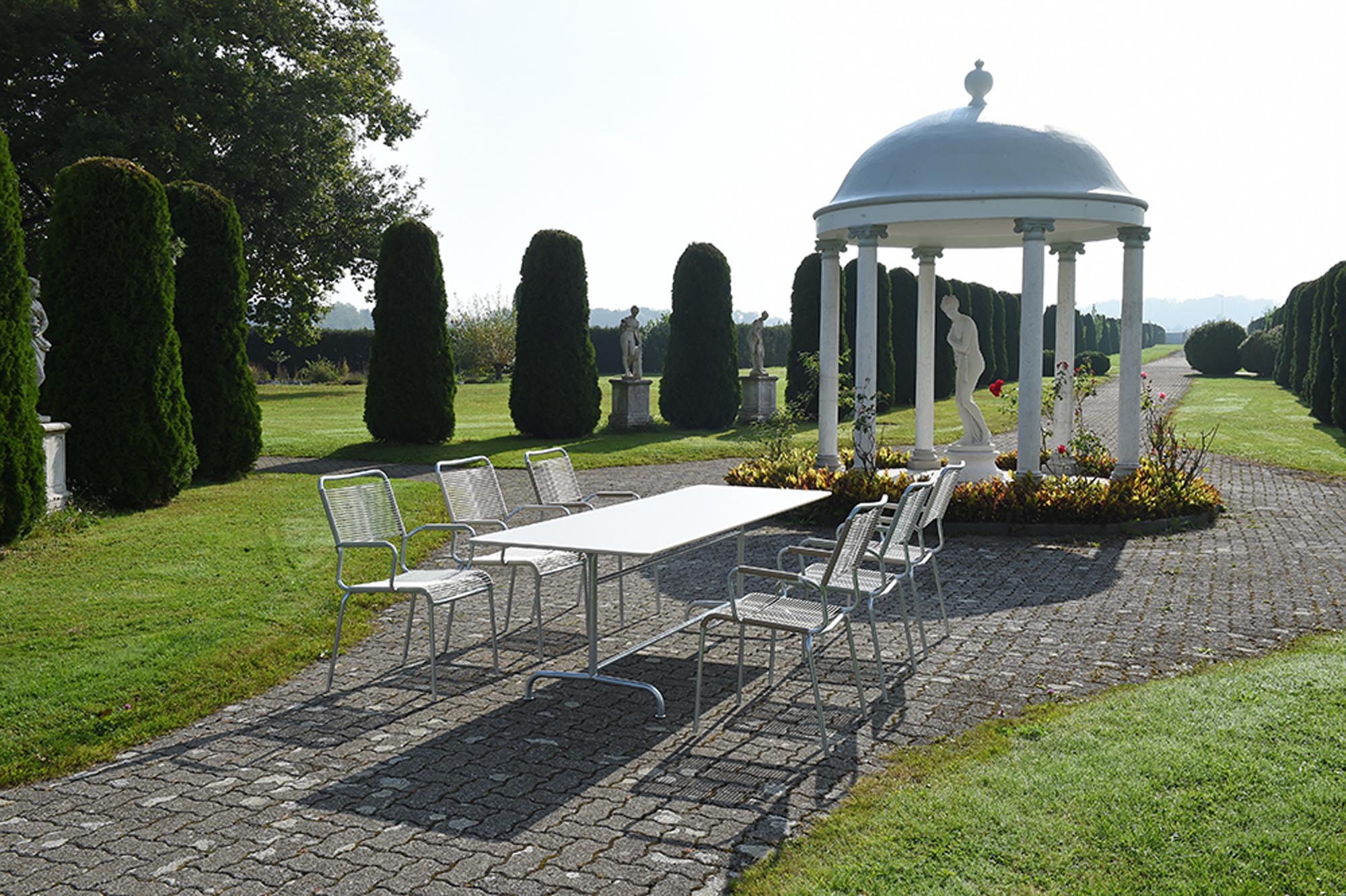 Hochwertiger Rigi Spaghetti-Gartenstuhl ohne Armlehne, wetterfestes Eschenholz, modernes Design, bequeme Sitzfläche, langlebig, umweltfreundlich, ideal für Garten & Terrasse.