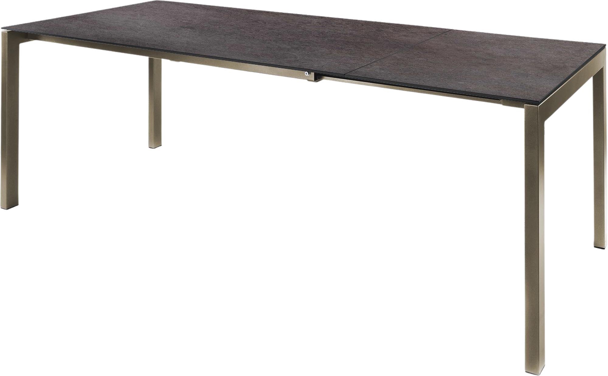 Moderner Gartentisch aus Glasfaser, ausziehbar von 140 auf 200 cm, ideal für Gartenpartys und entspannte Abende im Freien.