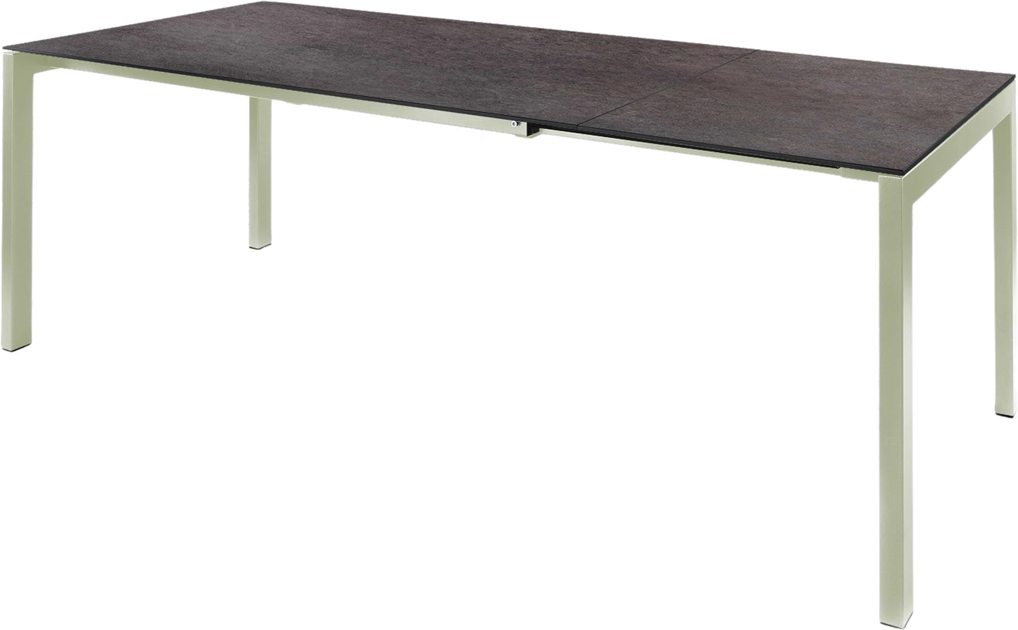 Eleganter, ausziehbarer Fiberglastisch Luzern von Schaffner – ideal für Garten und Balkon, wetterfest und leicht zu reinigen.