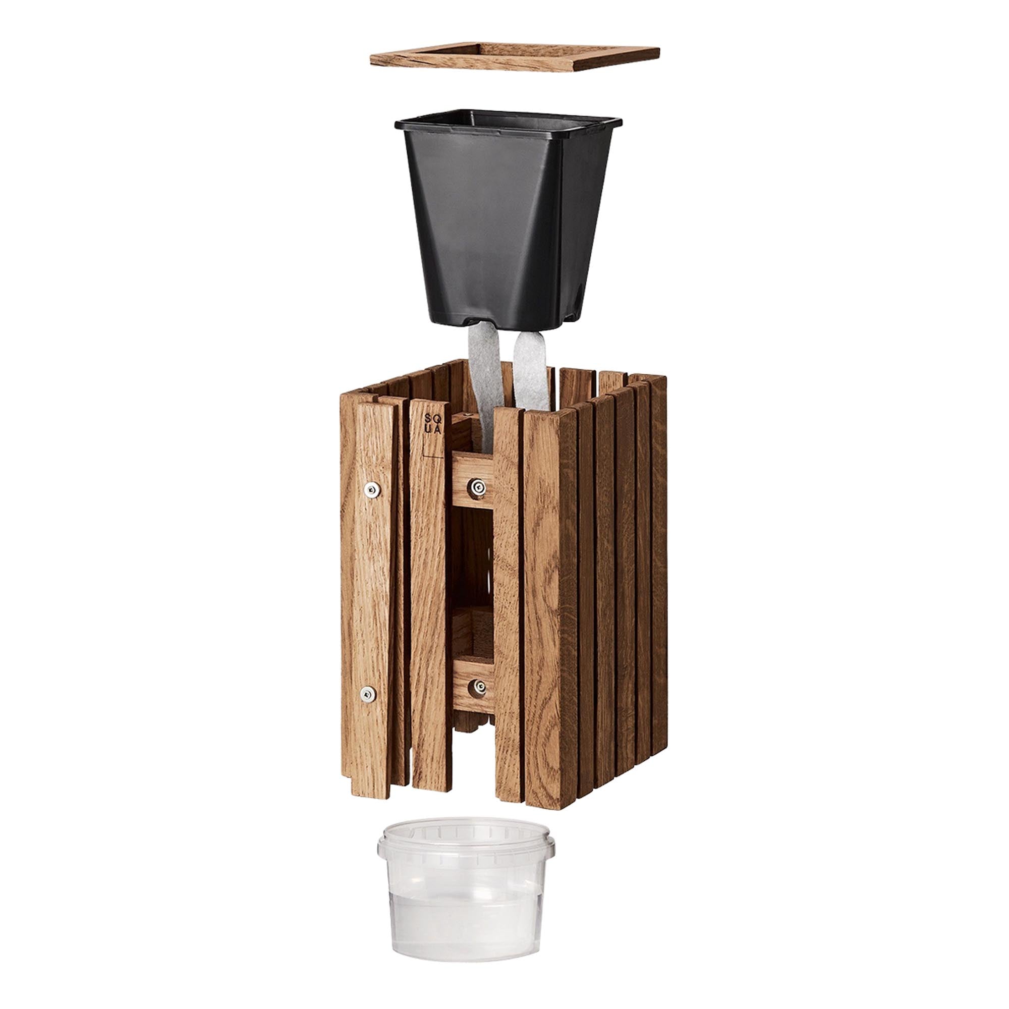 Entdecken Sie GrowSMALL von Squarely Copenhagen – ein elegantes Pflanzgefäß, das durch seine innovative Selbstbewässerung für gesunde Pflanzen sorgt.