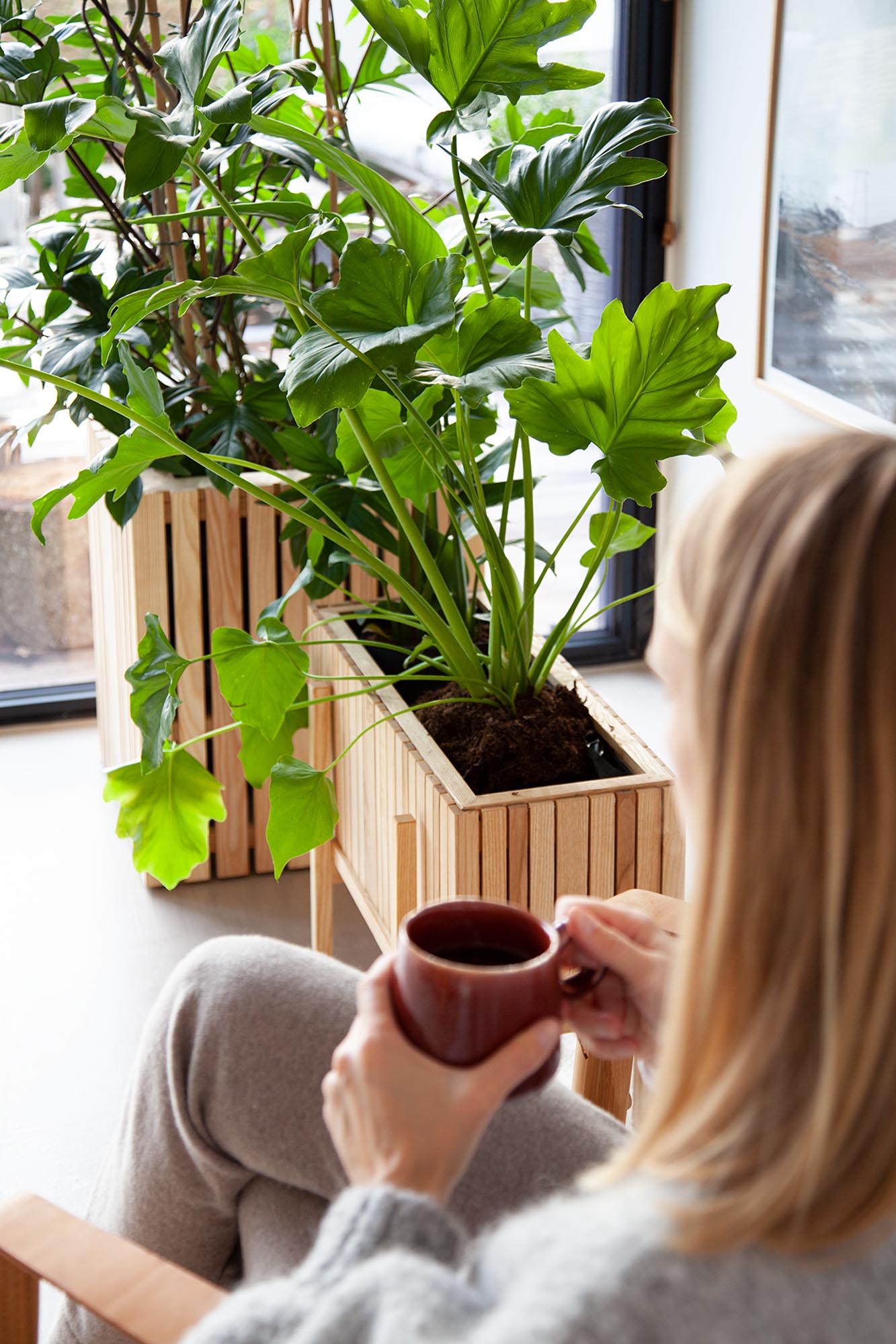 Der GrowWIDE Pflanzkasten von Squarely Copenhagen vereint Funktionalität und Design für jeden Raum, Garten oder Balkon.