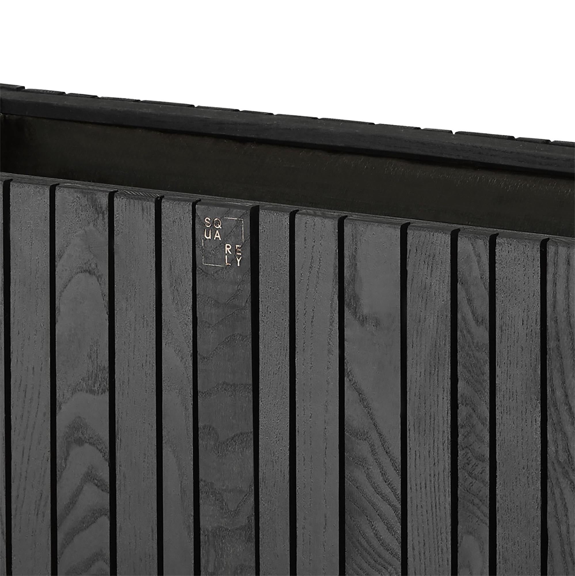 Entdecken Sie den GrowWIDE Pflanzkasten von Squarely Copenhagen – ideal für Innenräume, Gärten und Balkone. Vielseitig und stilvoll!