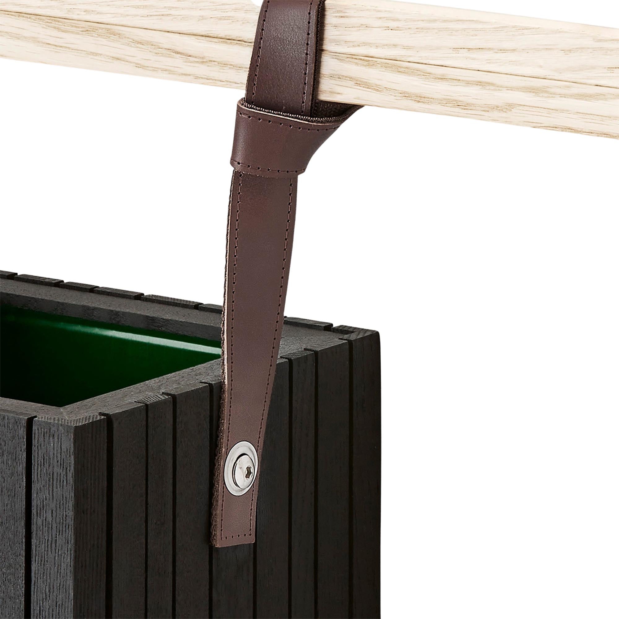 Entdecken Sie das GrowWIDE Pflanzgefäß von Squarely Copenhagen – innovativ, stilvoll und mit praktischem HoldON-System für kreative Pflanzenarrangements.