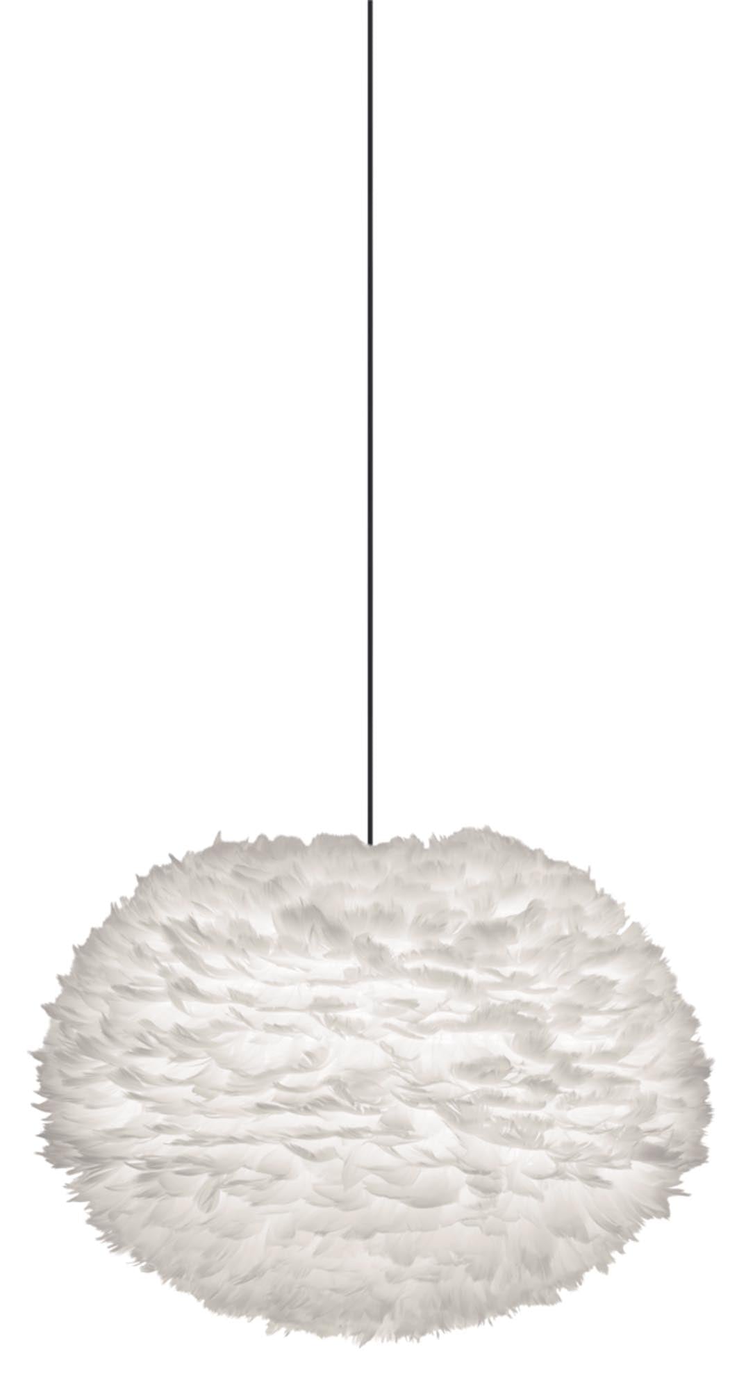 Der Eos-Lampenschirm von Umage begeistert mit seiner hypnotisierenden Schönheit aus natürlichen Gänsefedern und sorgt für ein warmes, elegantes Licht in jedem Raum.